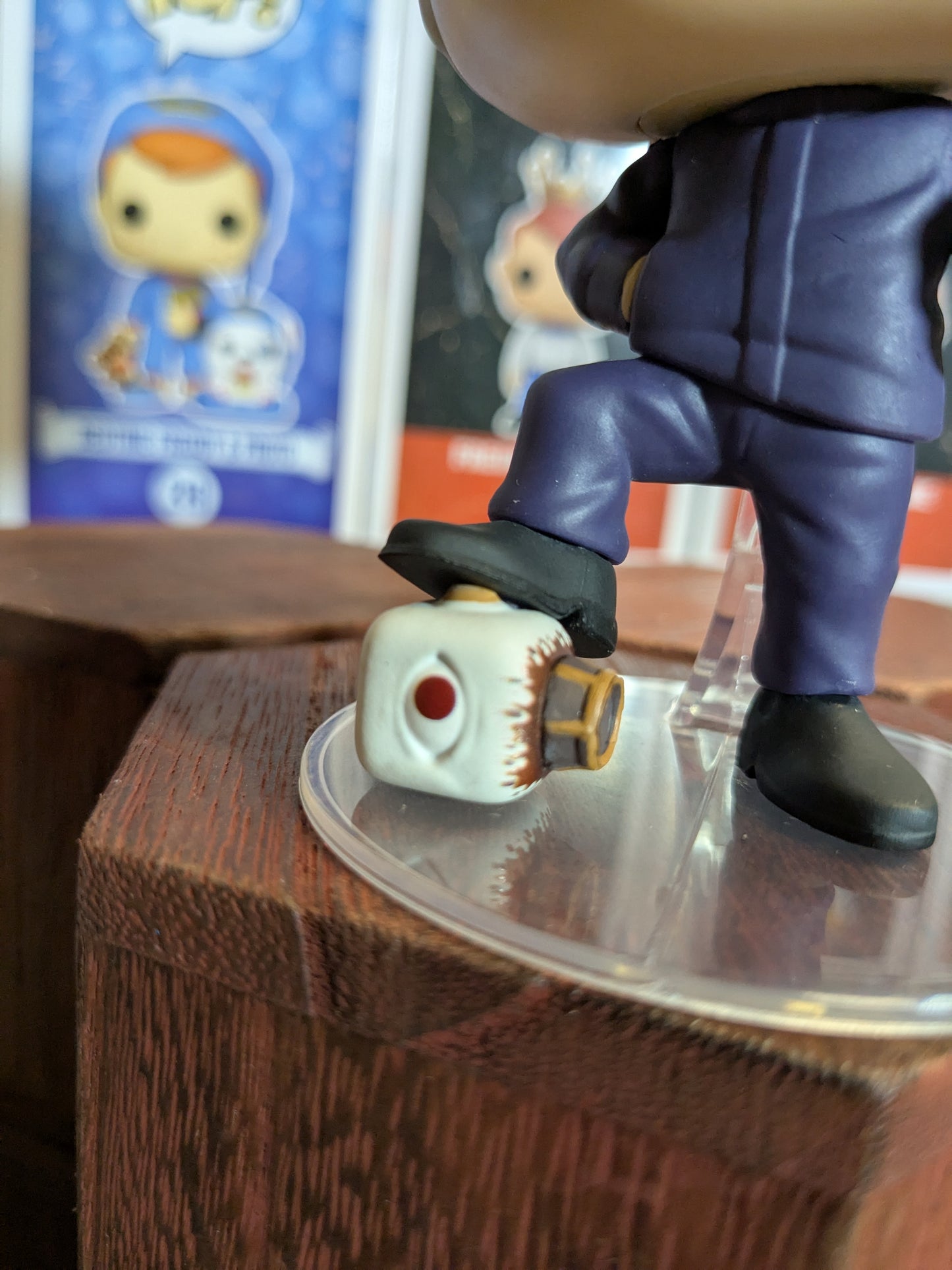 Funko pop 1608 : Satoru Gojo with Jogo's Head (SC2024)(Damaged Box/ Opened)