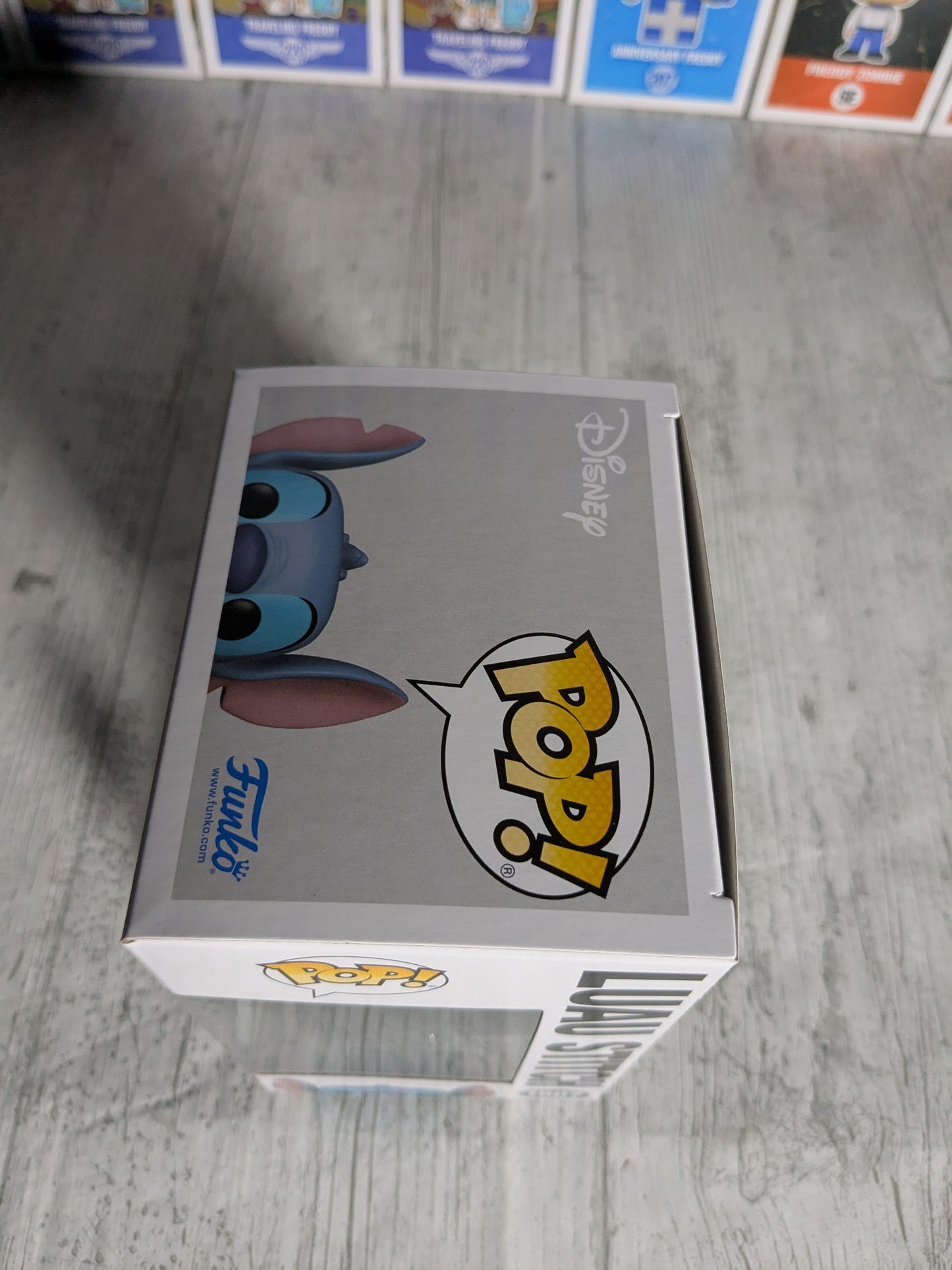 Funko pop 1567 : Luau Stitch (Flocked)