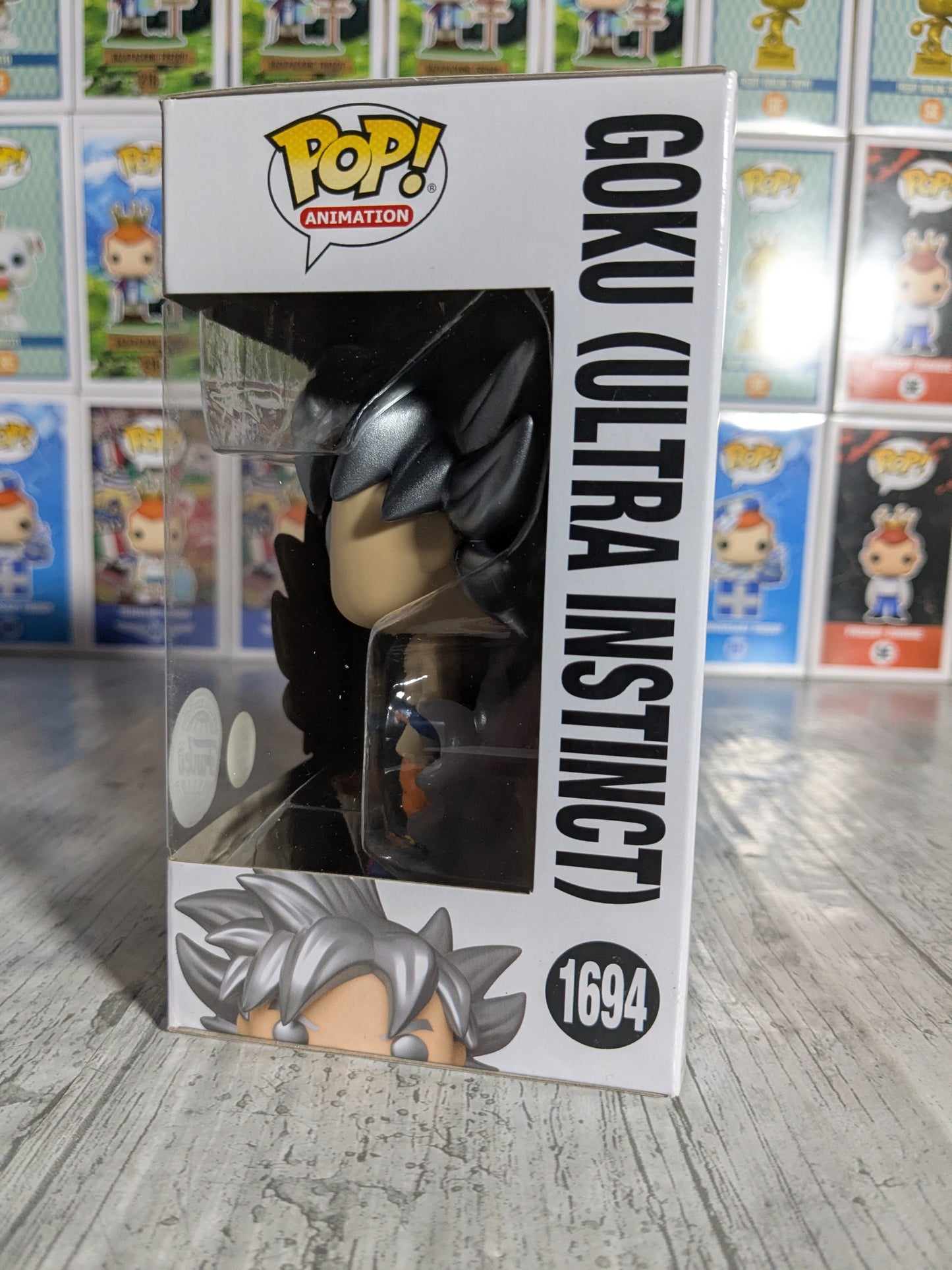 Funko pop 1694 : Goku (Ultra instinct) (Glow)