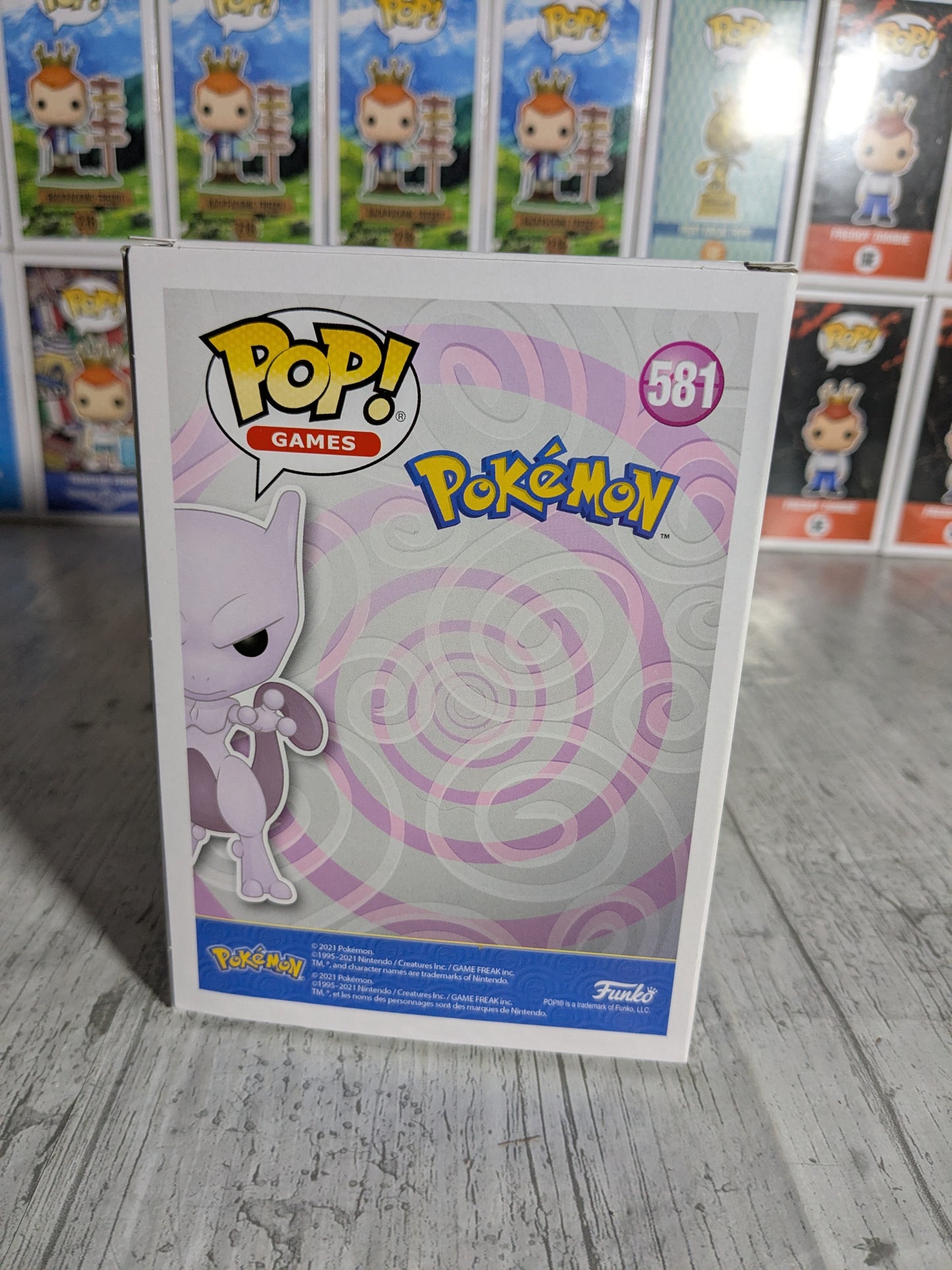 Funko pop 581 : Mewtwo (Flocked)