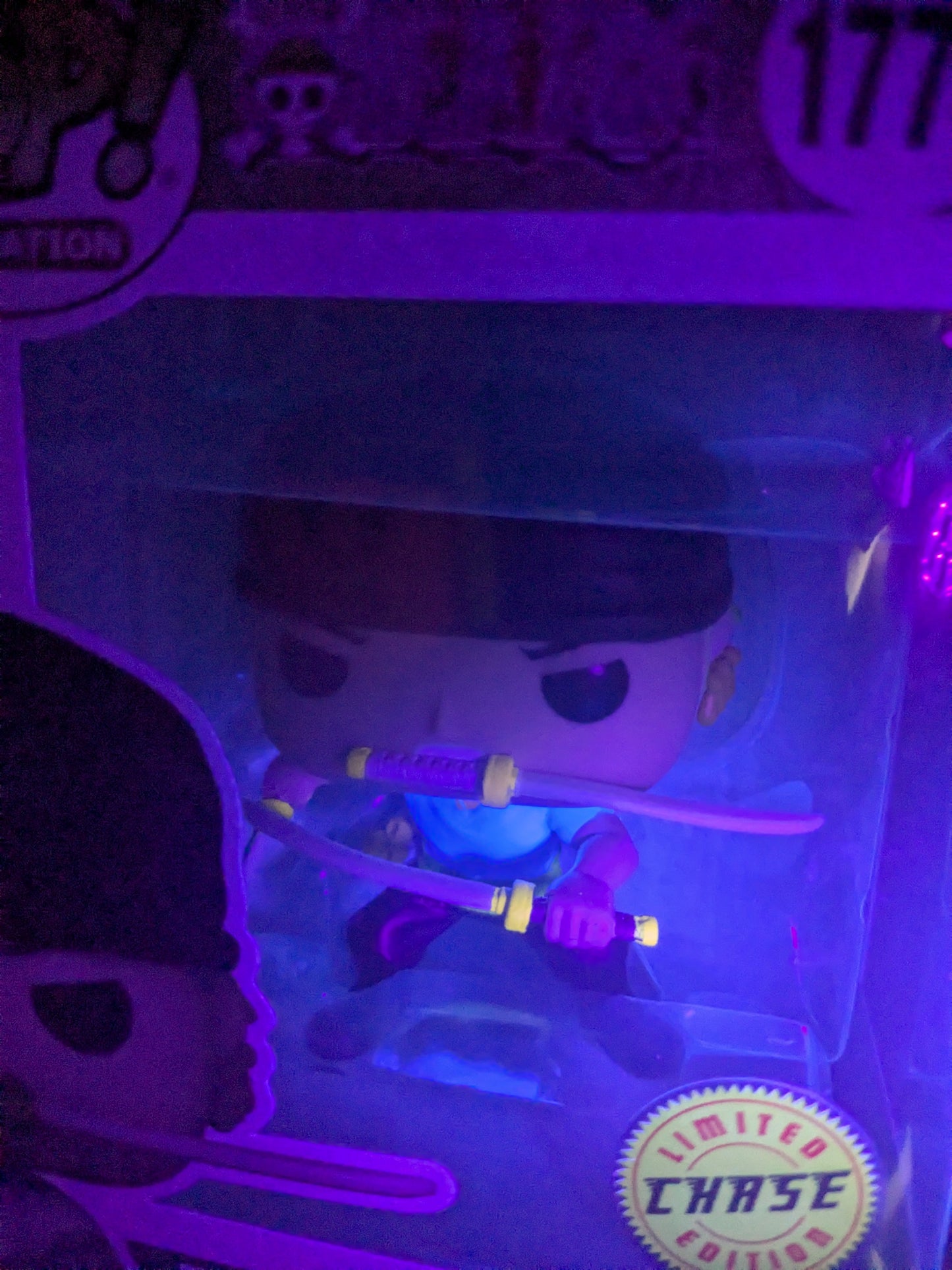 Funko pop 1775 : Roronoa Zoro (Chase)