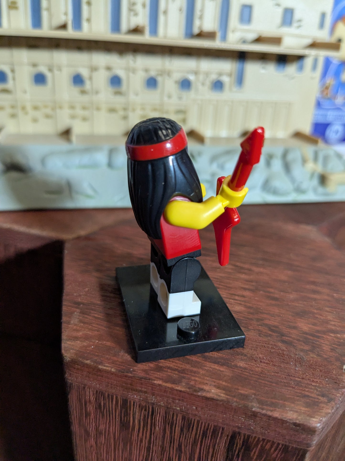 Lego Minifigures : Gong & Guitar Rocker