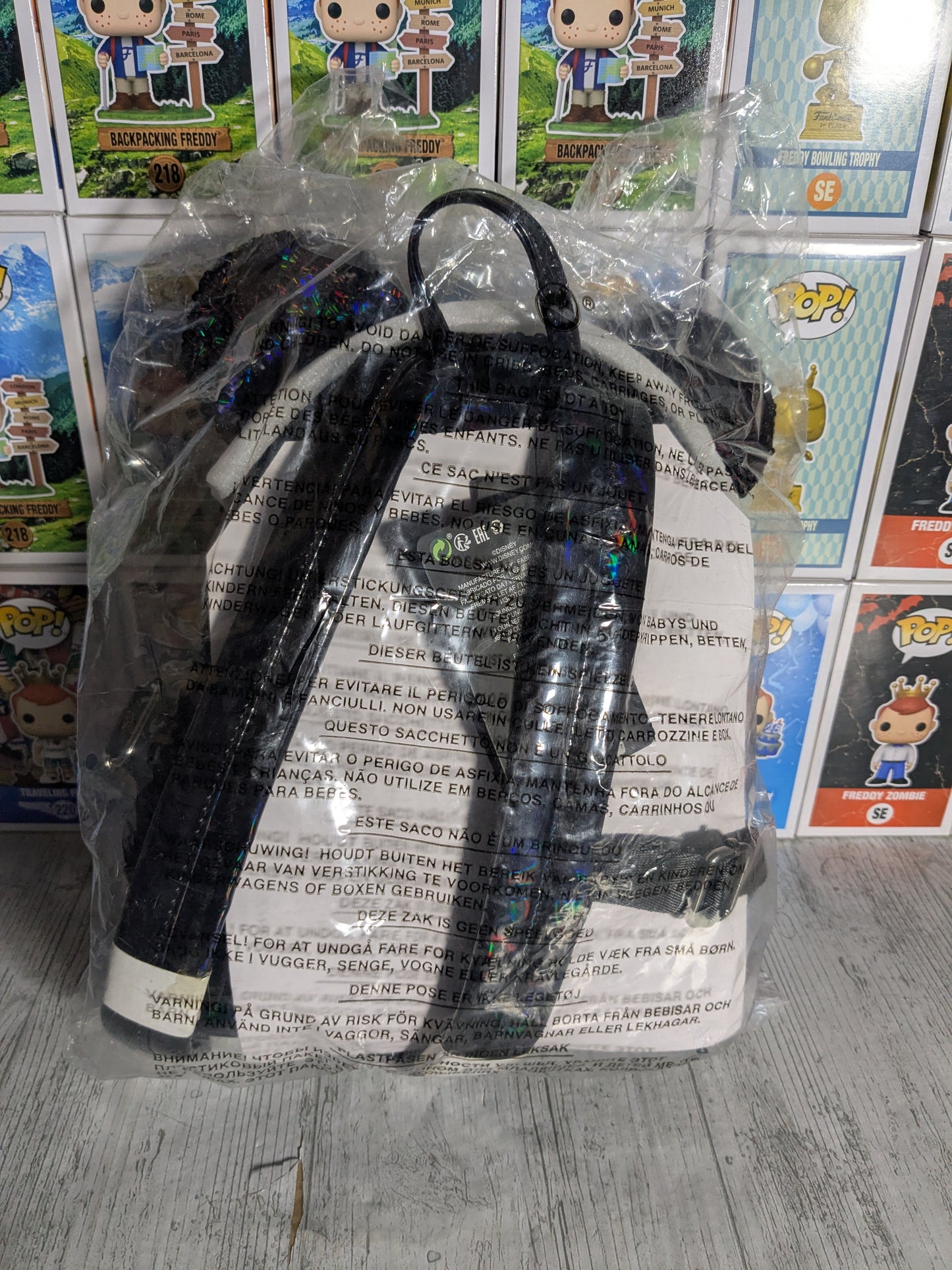 Loungefly : Minnie Mouse Black Holographic Mini Backpack 🎀