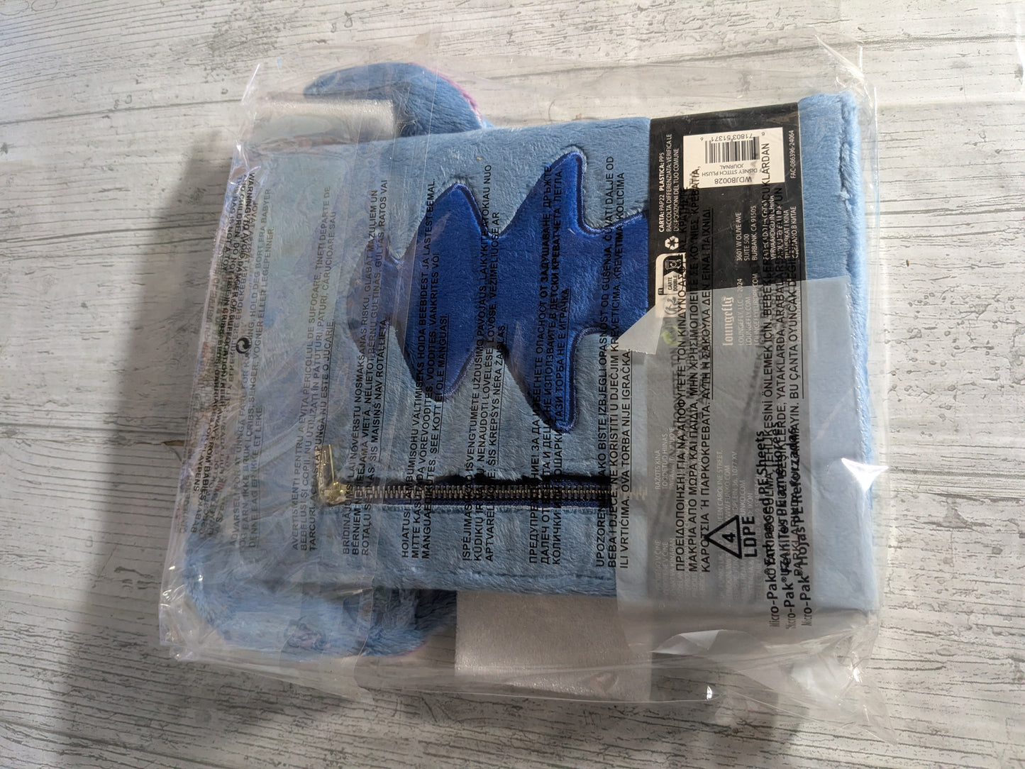 Loungefly : Stitch Plush Sherpa Cosplay Refillable Stationery Journal