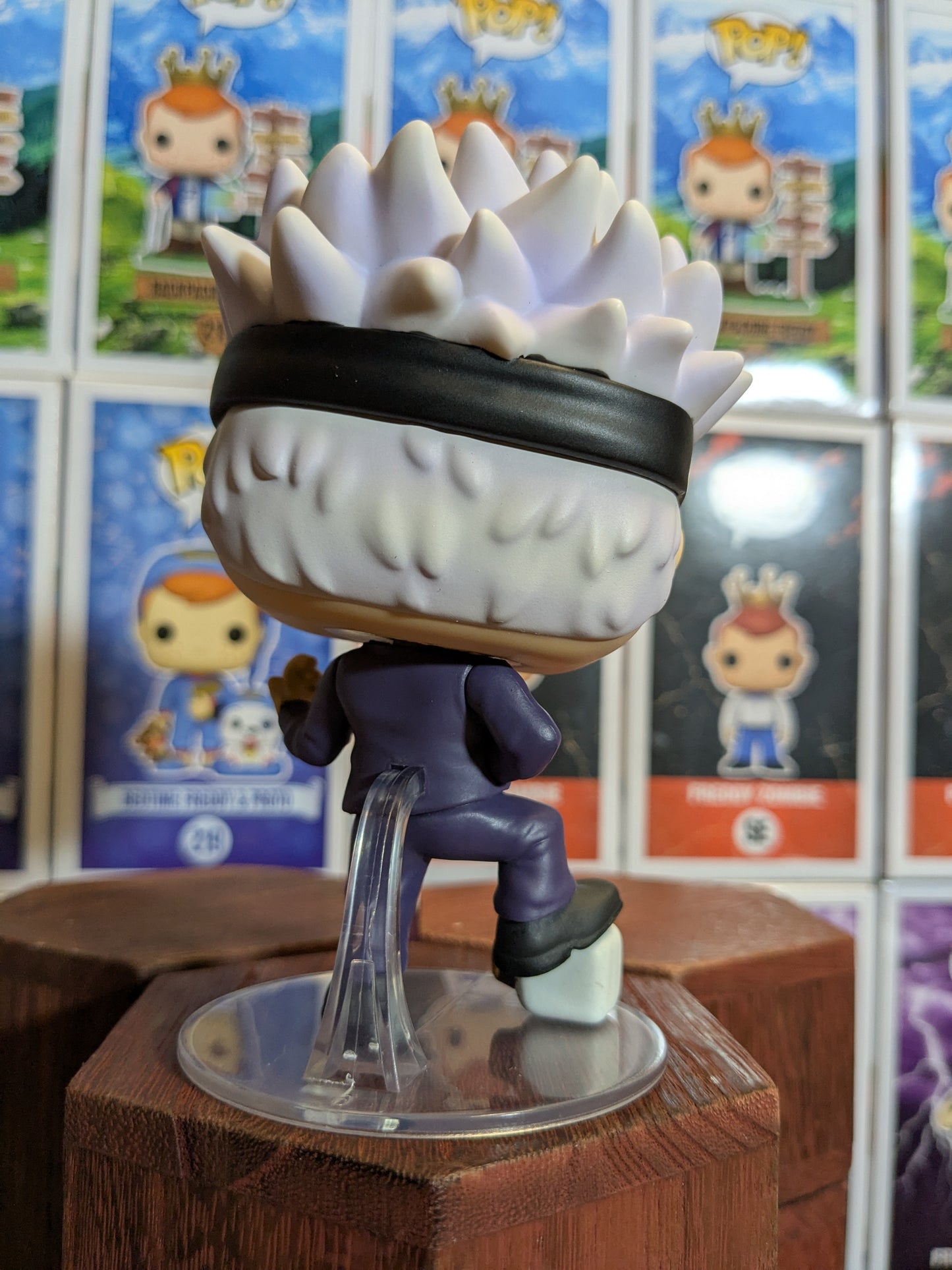 Funko pop 1608 : Satoru Gojo with Jogo's Head (SC2024)(Damaged Box/ Opened)