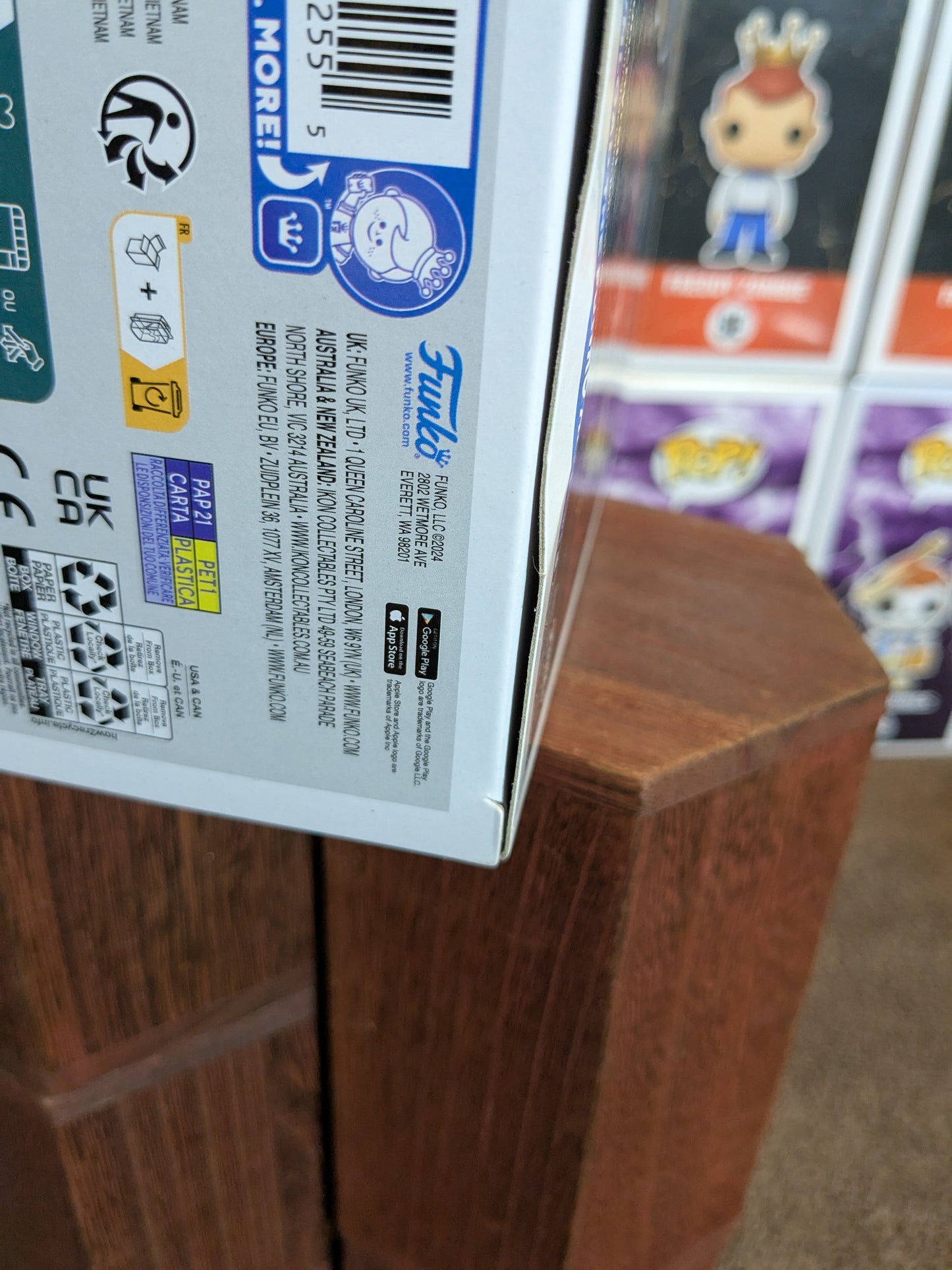 Funko pop 1608 : Satoru Gojo with Jogo's Head (SC2024)(Damaged Box/ Opened)