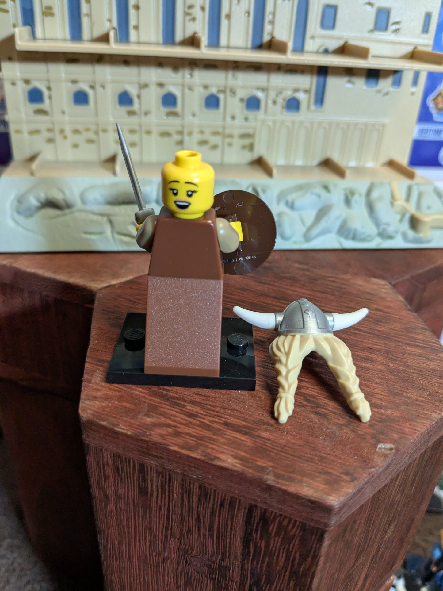 Lego Minifigures : Viking Woman