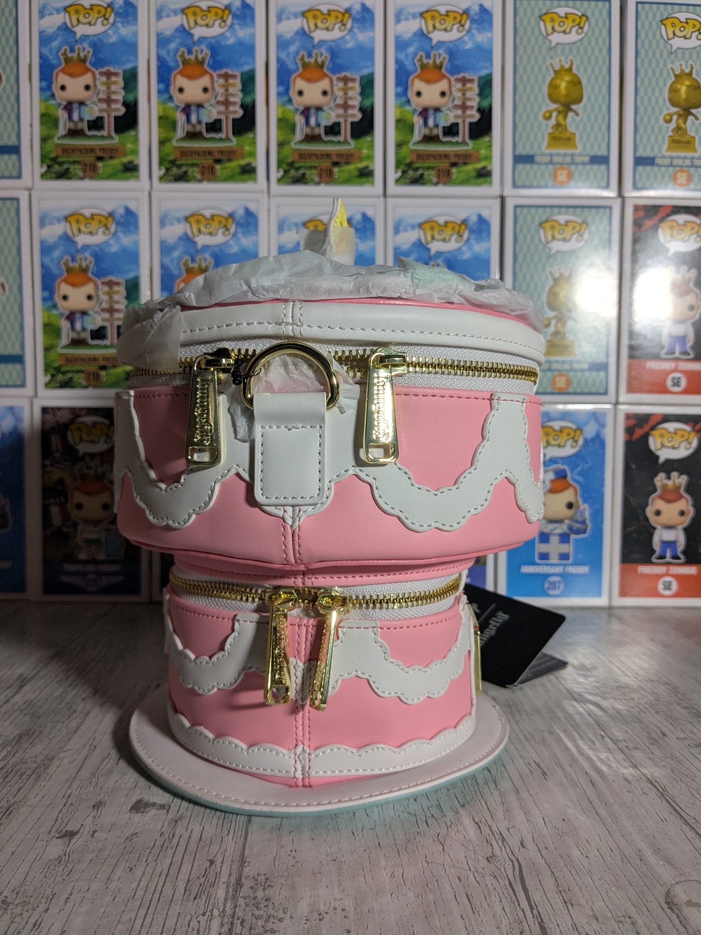 Loungefly : Alice in Wonderland Unbirthday Cake Crossbody Bag (Glow) 🎂