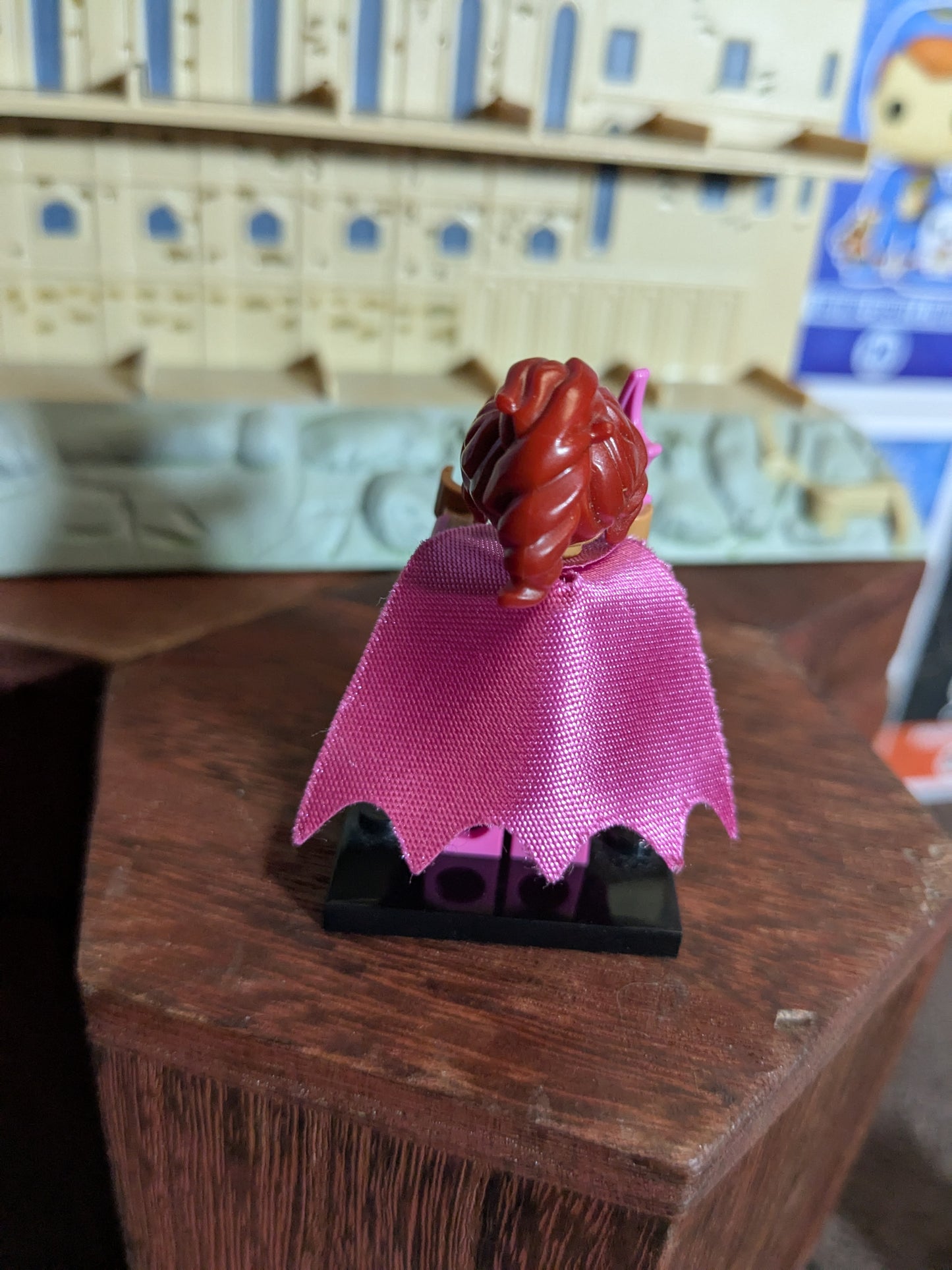 Lego Minifigures : Pink Power Batgirl