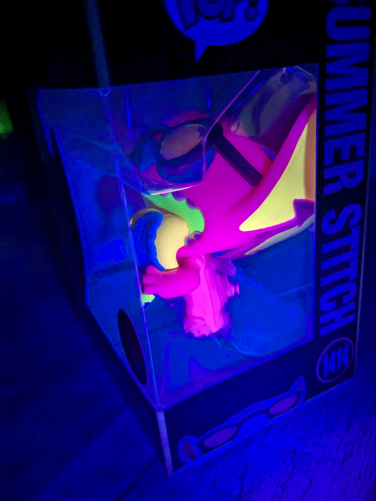 Funko pop 1414 : Summer Stitch (Blacklight)