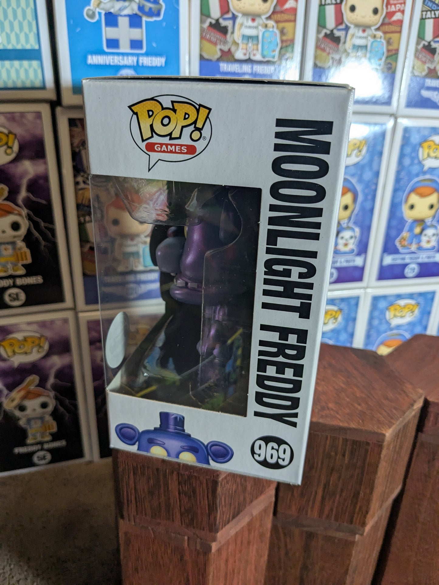 Funko Pop 969: Moonlight Freddy