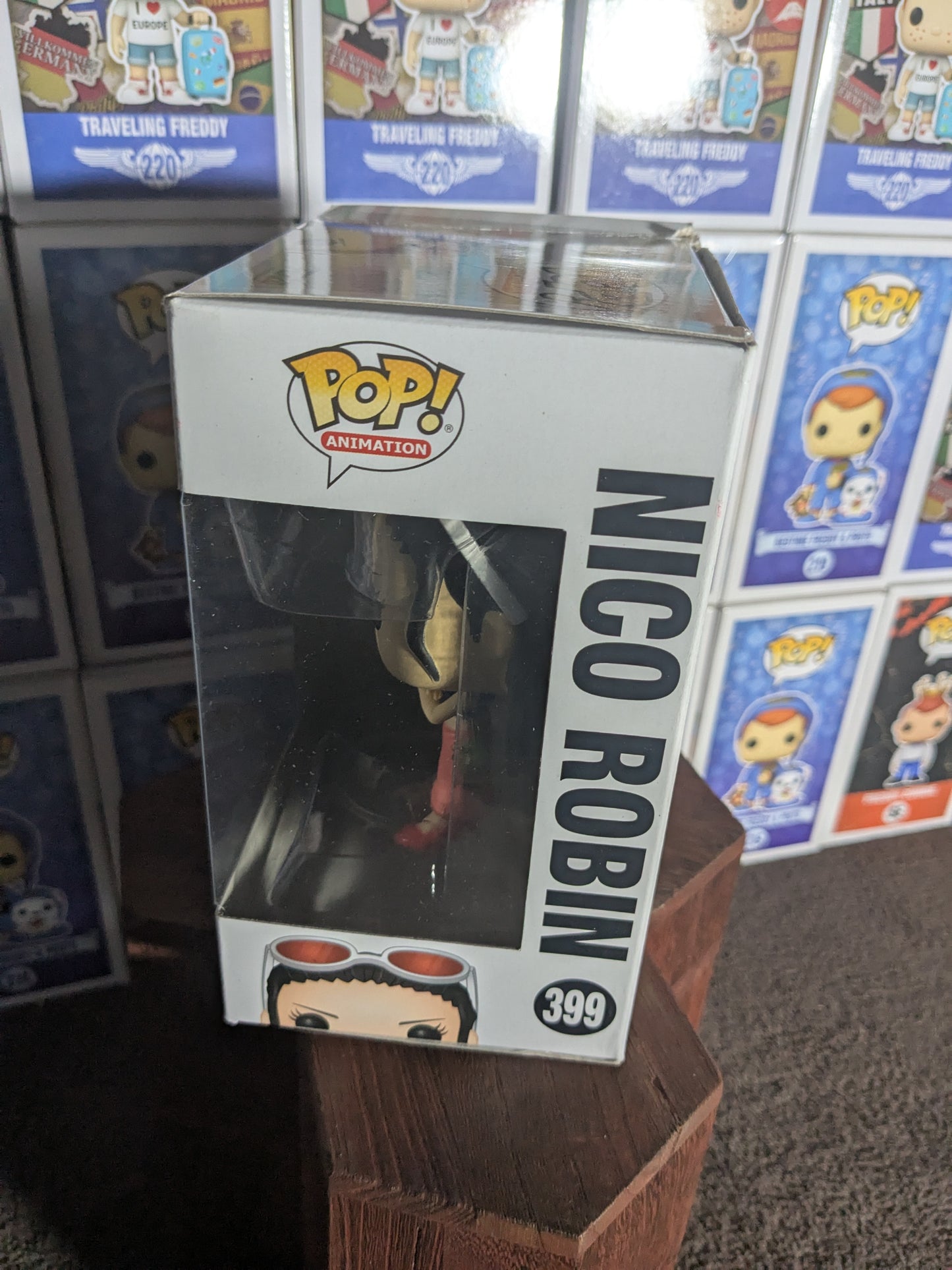 Funko pop 399 : Nico Robin (Damaged Box)