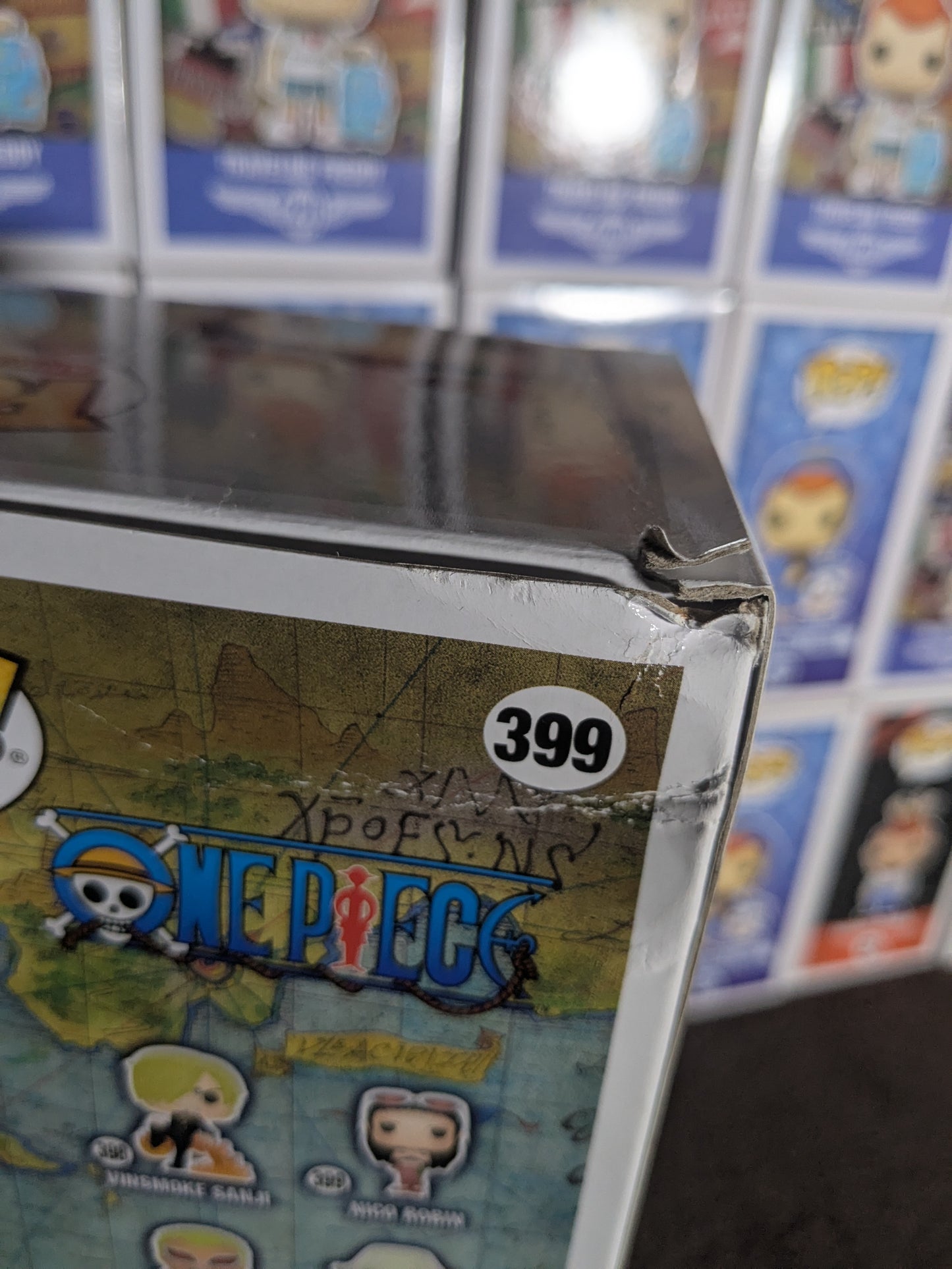 Funko pop 399 : Nico Robin (Damaged Box)