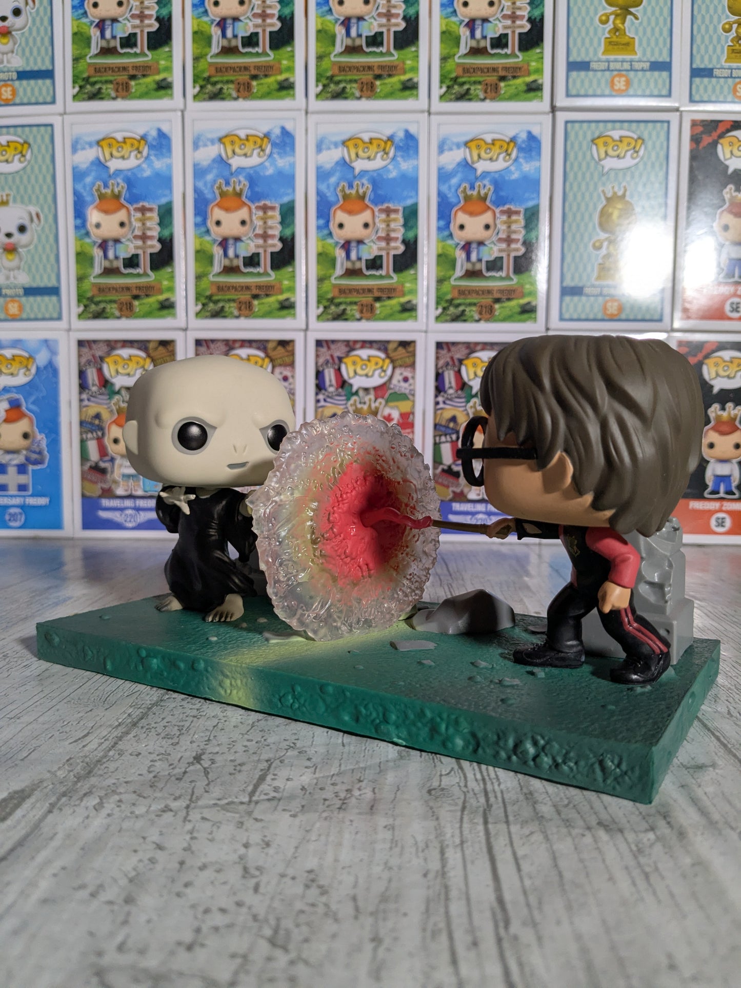 Funko pop 119 : Harry vs Voldemort (Opened/Damaged Box)