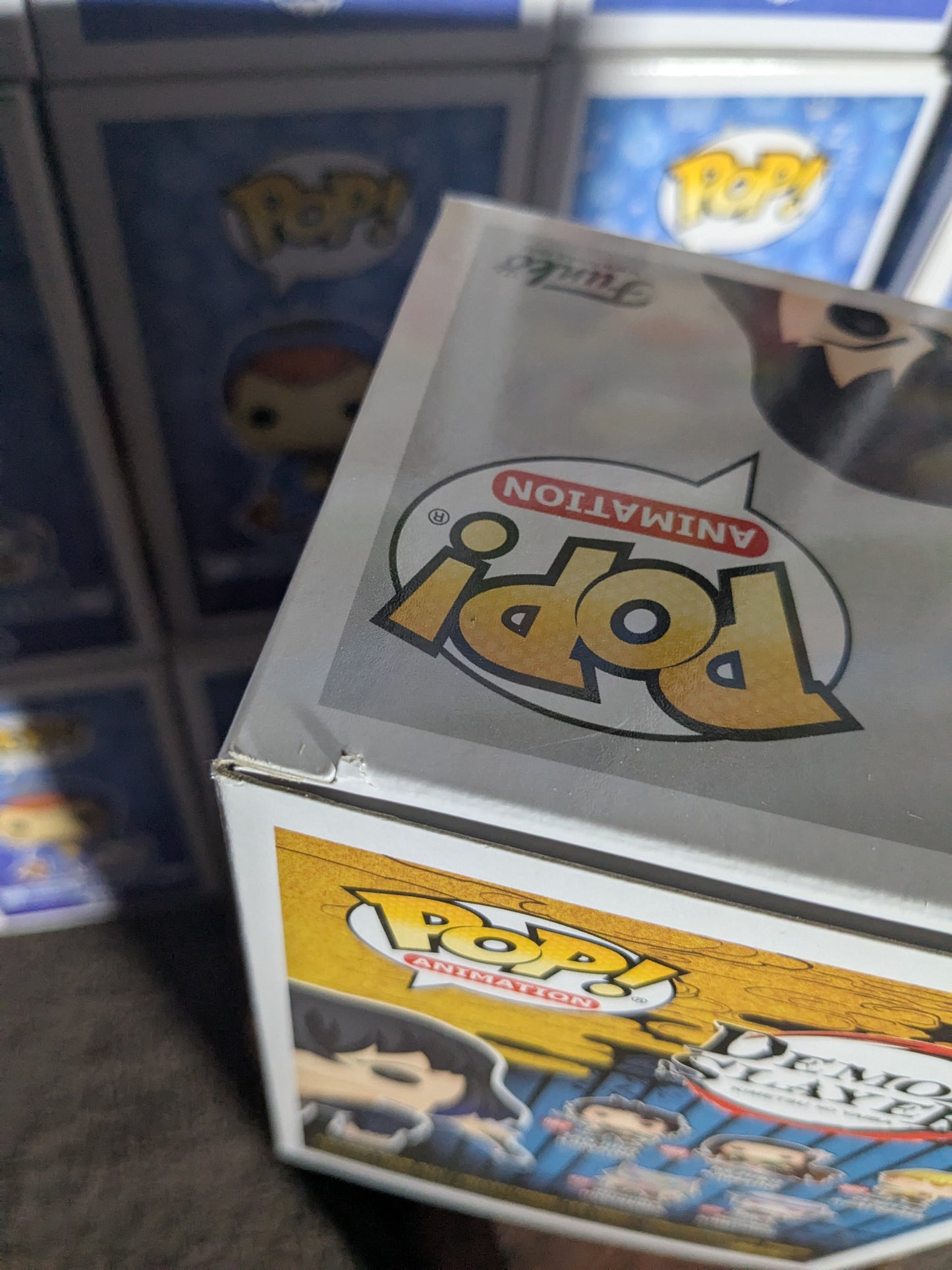 Funko pop 875: Inosuke Hashibira (Inseguimento floccato/Scatola danneggiata)