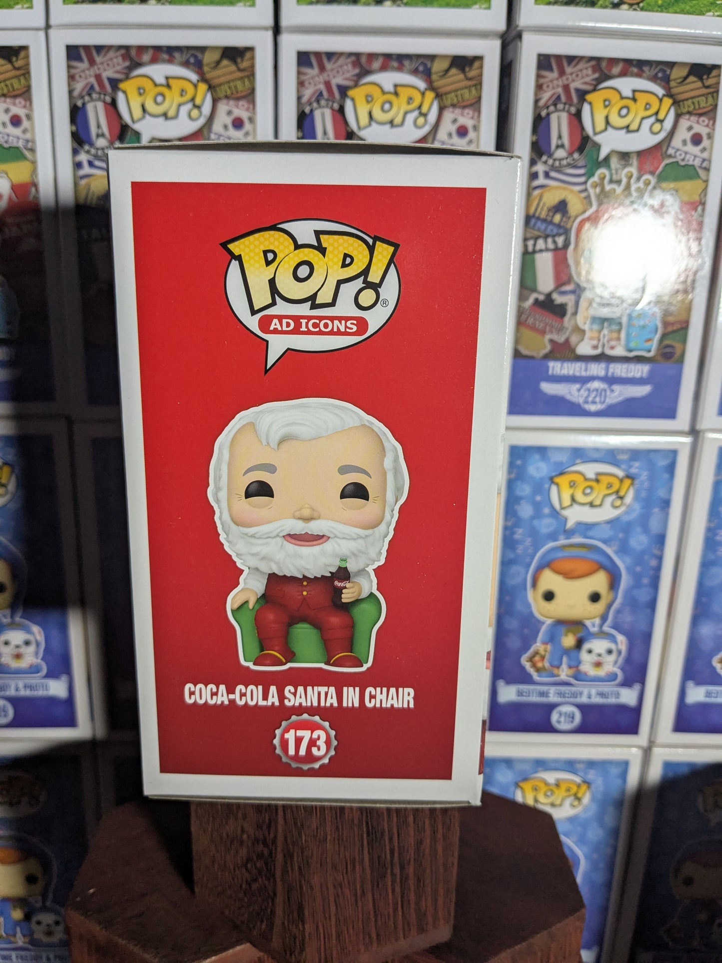 Funko pop 173 : Coca-Cola Santa in Chair 🎅🏼 - CapyToys