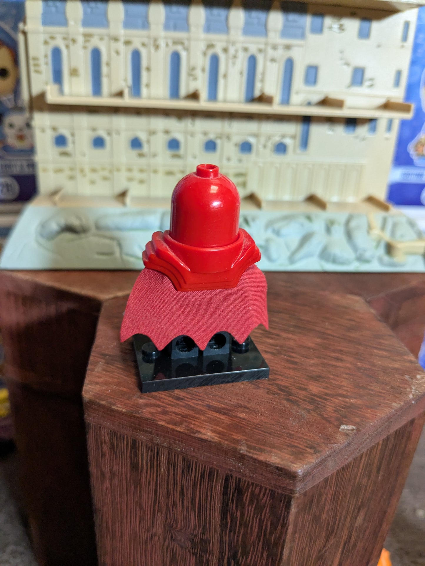 Lego Minifigures : Red Hood