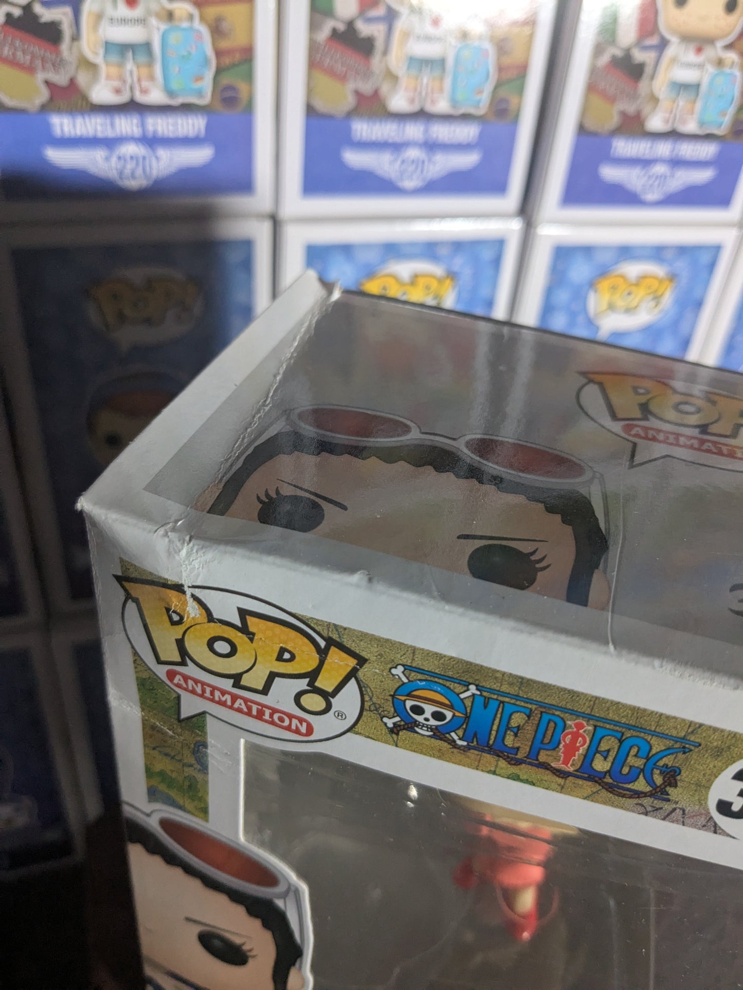 Funko pop 399 : Nico Robin (Damaged Box)