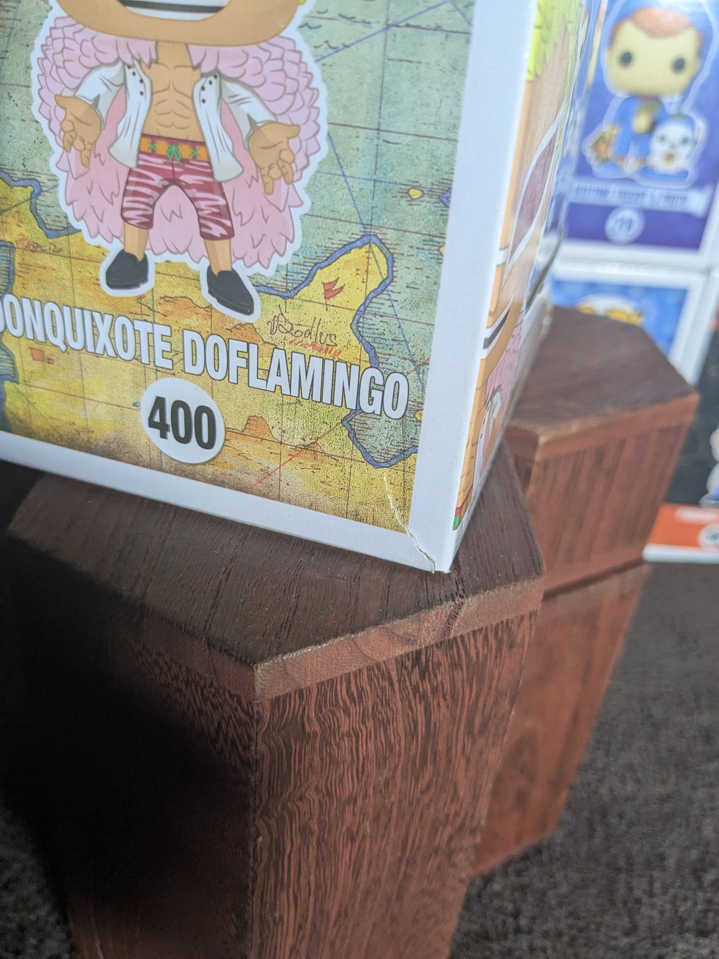 Funko pop 400 : Donquixote Doflamingo (Damaged Box)
