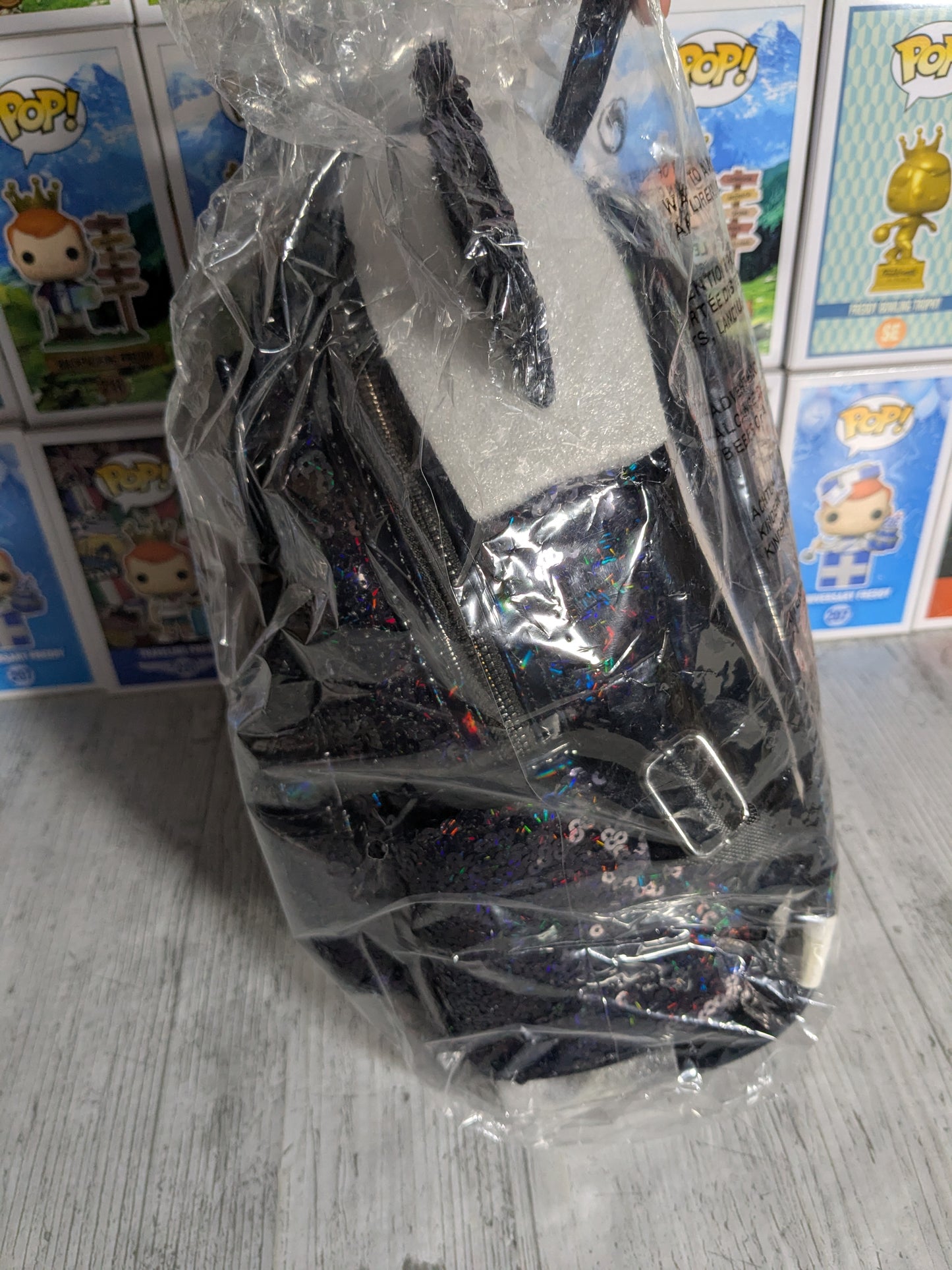 Loungefly : Minnie Mouse Black Holographic Mini Backpack 🎀