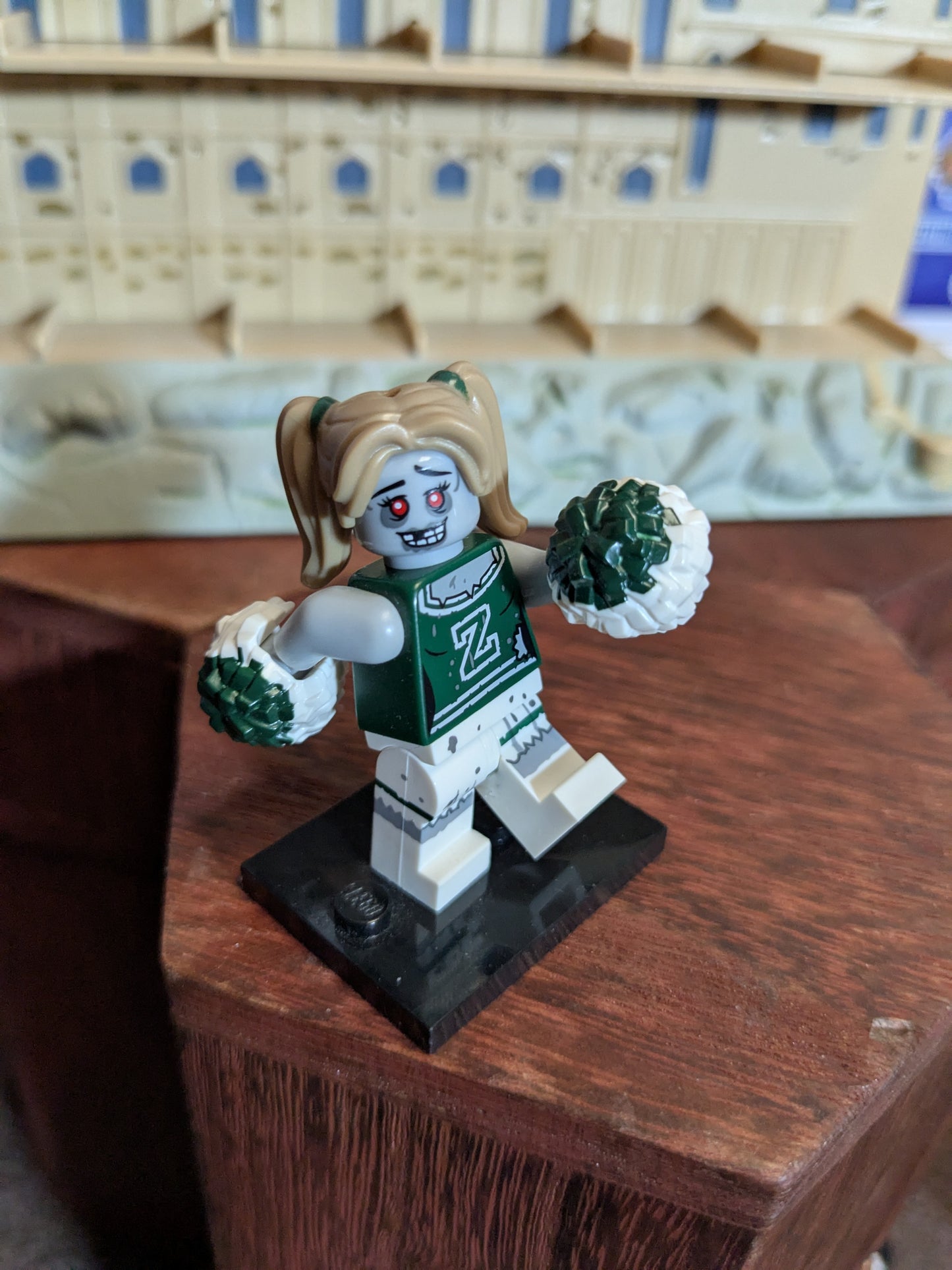 Lego Minifigures : Zombie Cheerleader
