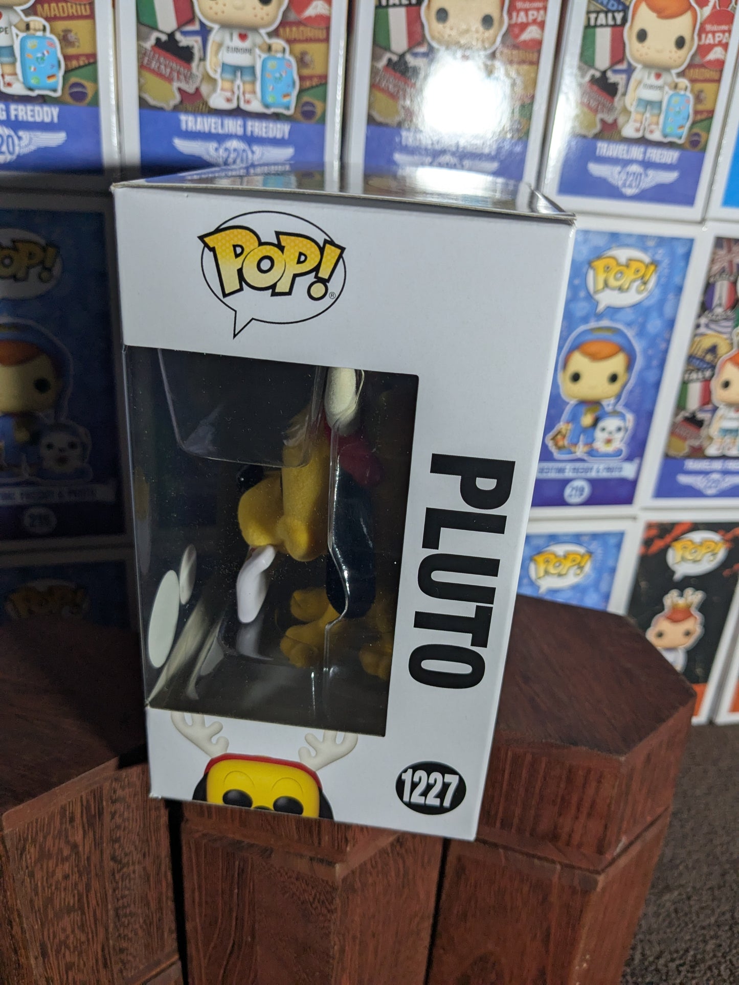 Funko pop 1227 : Pluto (Flocked) - CapyToys