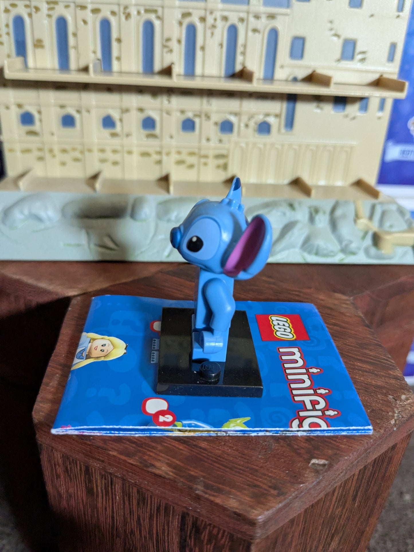 Lego Minifigures : Stitch