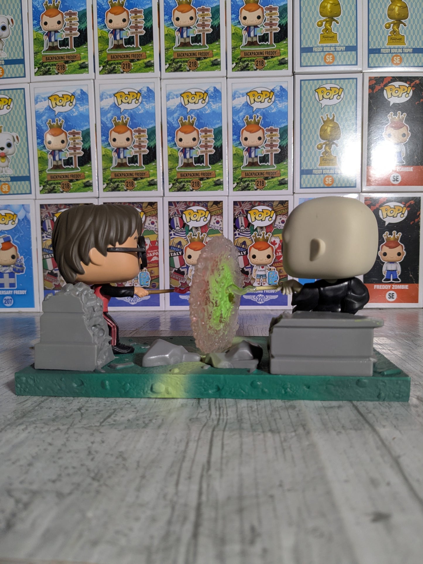 Funko pop 119 : Harry vs Voldemort (Opened/Damaged Box)