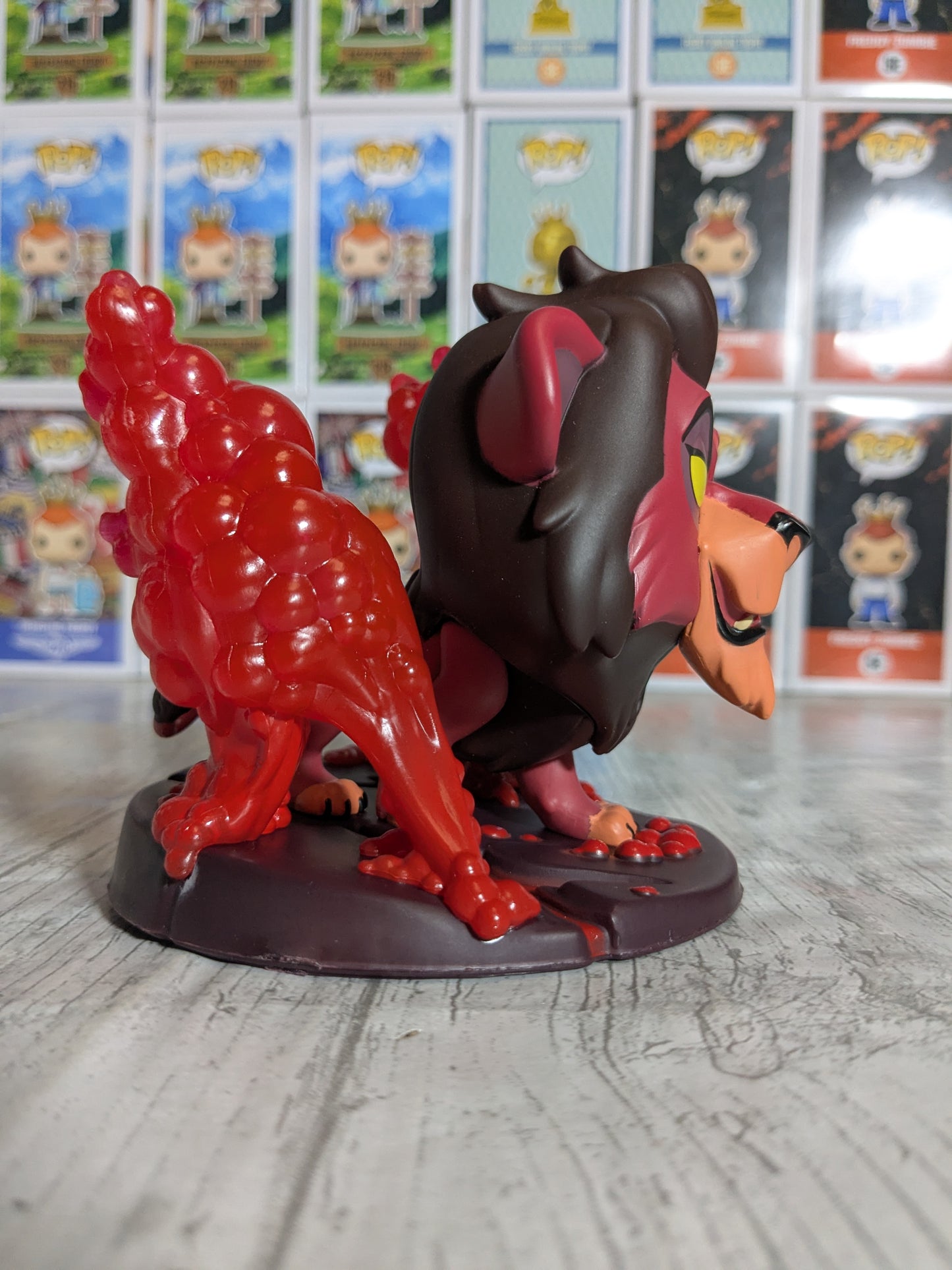 Funko pop 544 : Scar with Flames (Chase / Destroyed Box/ Plastic)