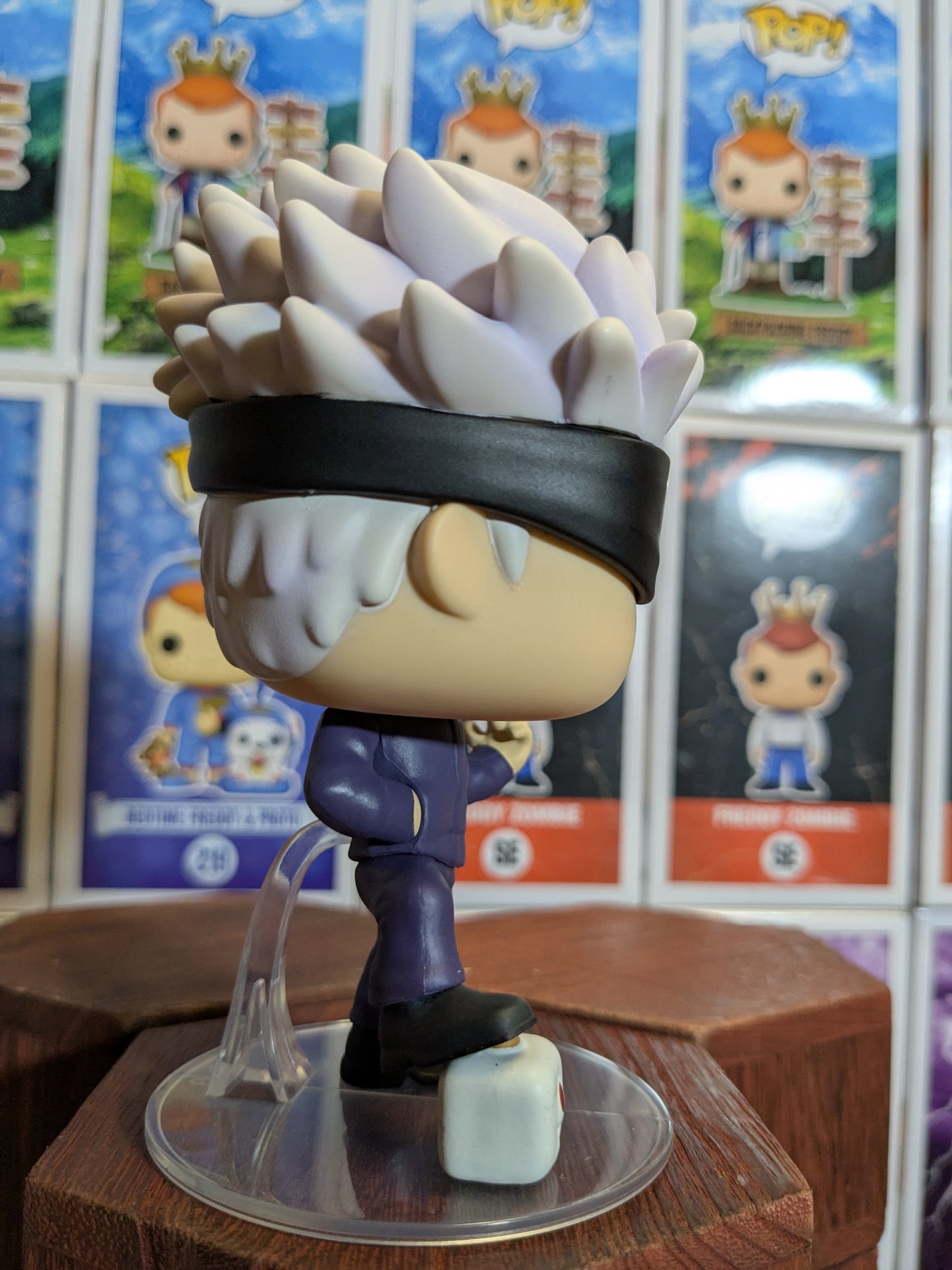 Funko pop 1608 : Satoru Gojo with Jogo's Head (SC2024)(Damaged Box/ Opened)