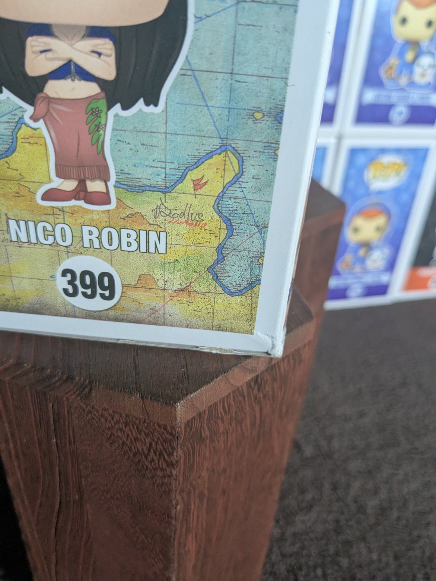 Funko pop 399 : Nico Robin (Damaged Box)