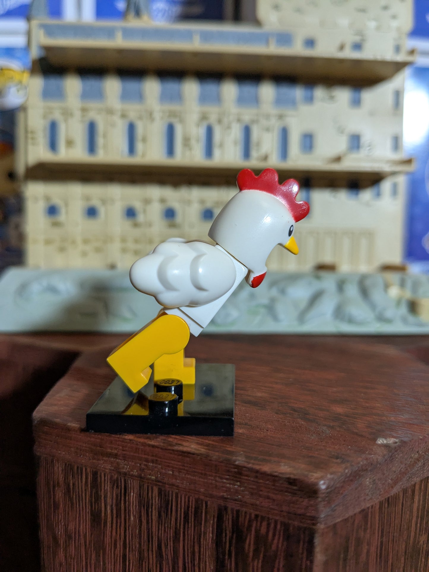 Lego Minifigures : Chicken Suit Guy