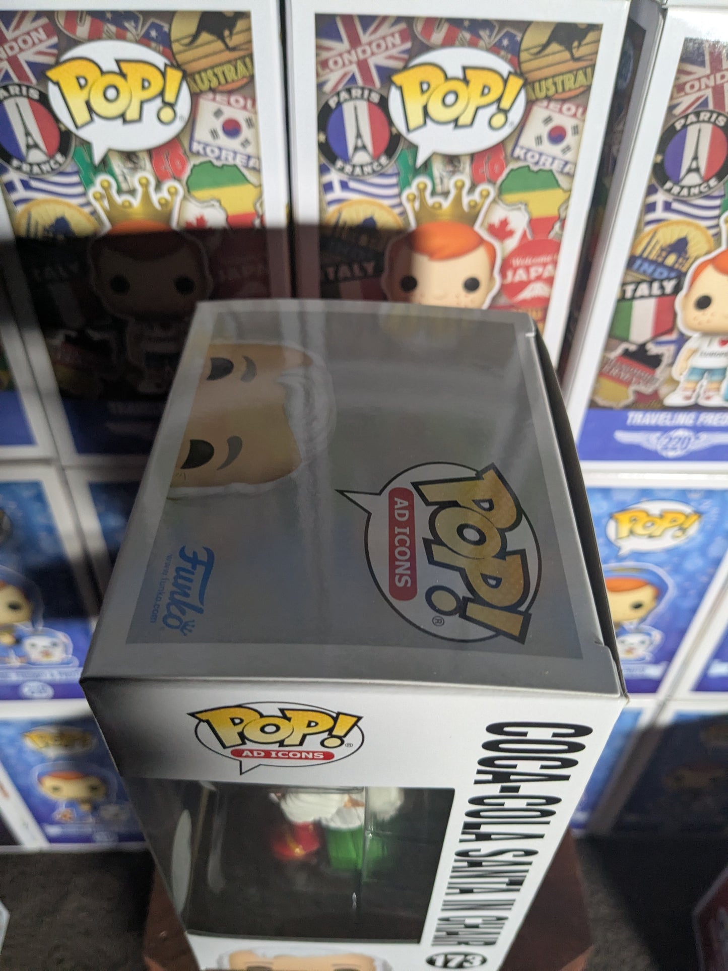 Funko pop 173 : Coca-Cola Santa in Chair 🎅🏼 - CapyToys