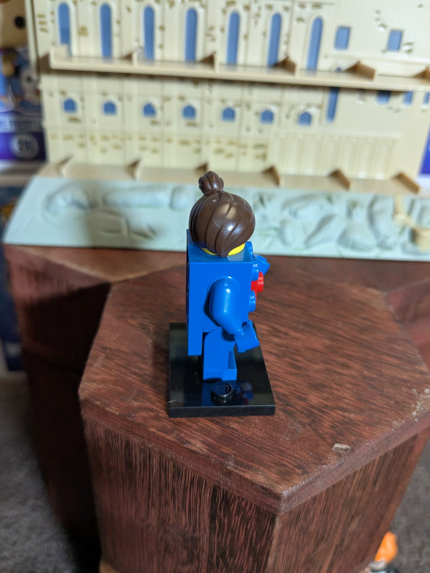 Lego Minifigures : Brick Suit Girl