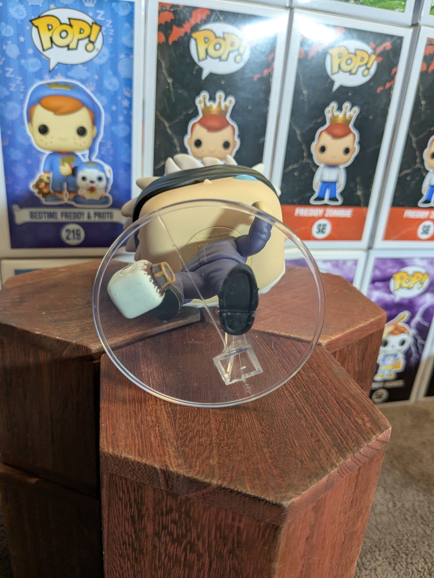 Funko pop 1608 : Satoru Gojo with Jogo's Head (SC2024)(Damaged Box/ Opened)