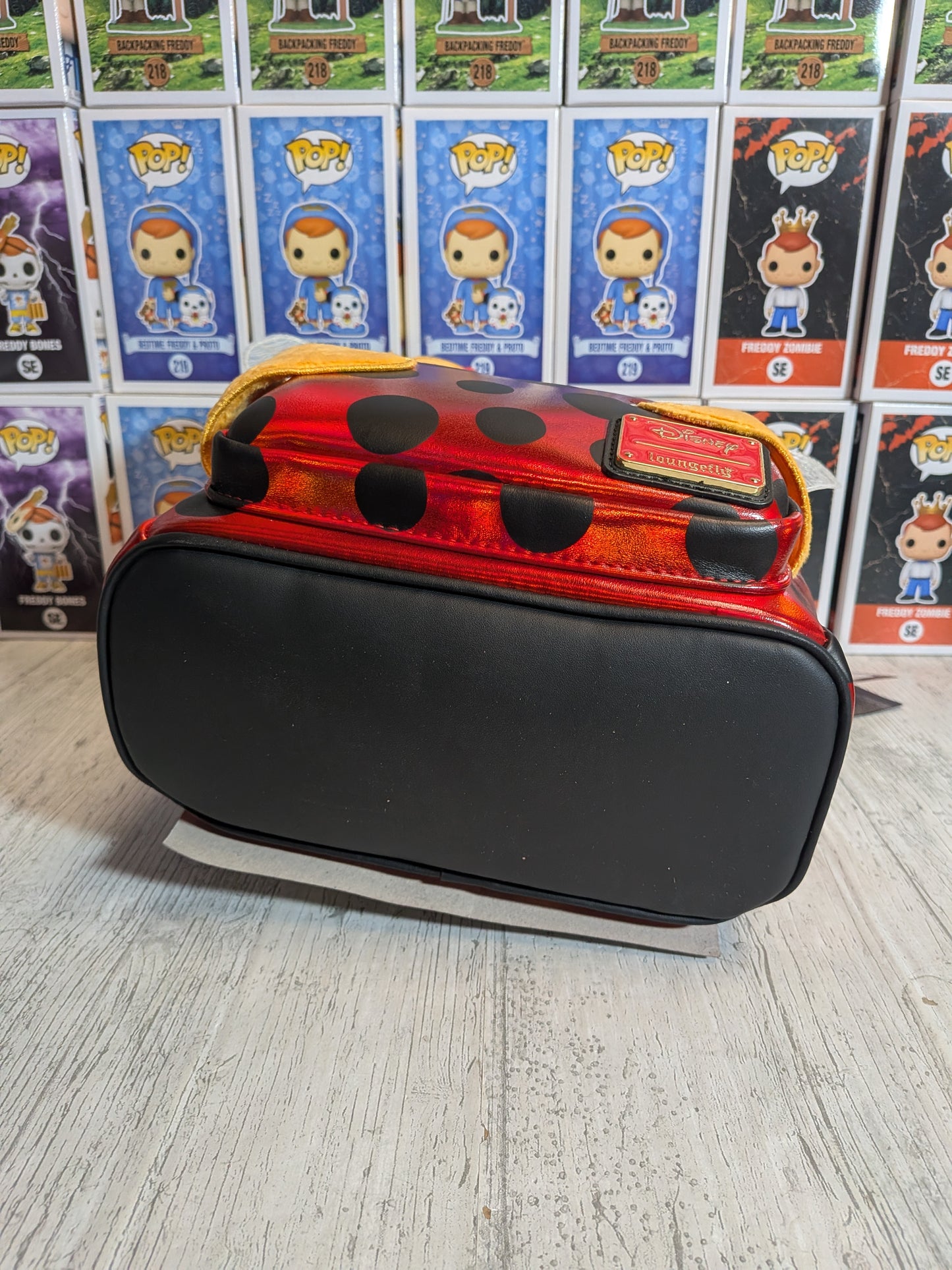 Loungefly Disney - Ladybug Pooh Cosplay Mini-Rucksack đ