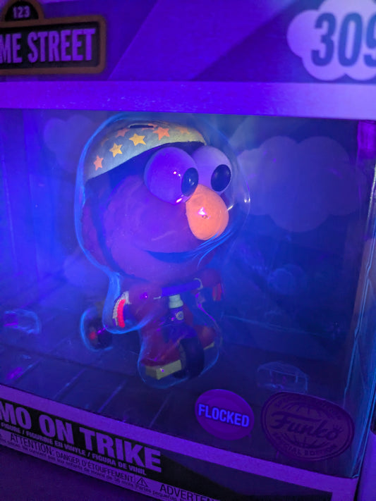 Funko pop Sesame Street #309 - Elmo on Trike (Flocked)