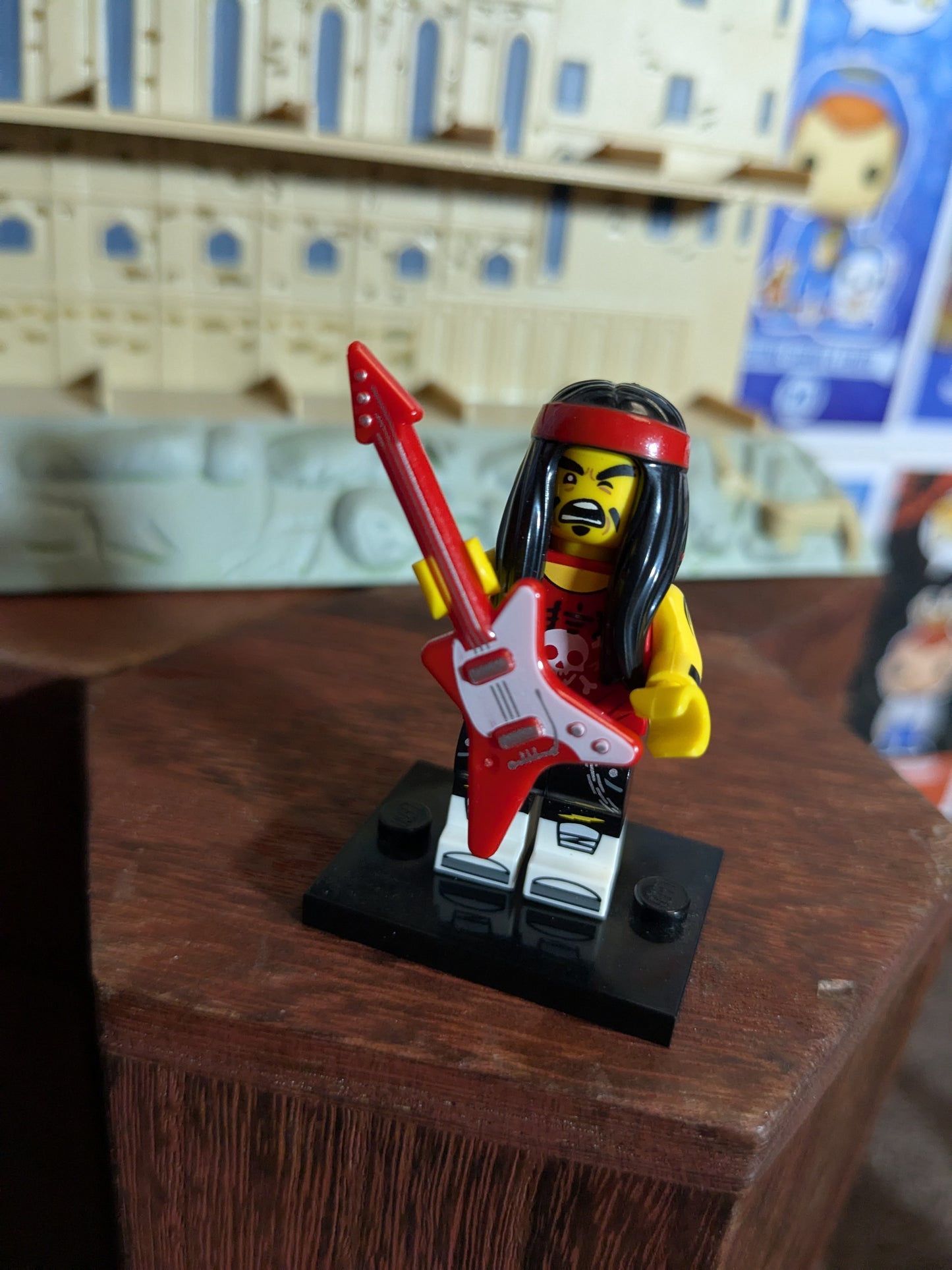 Lego Minifigures : Gong & Guitar Rocker