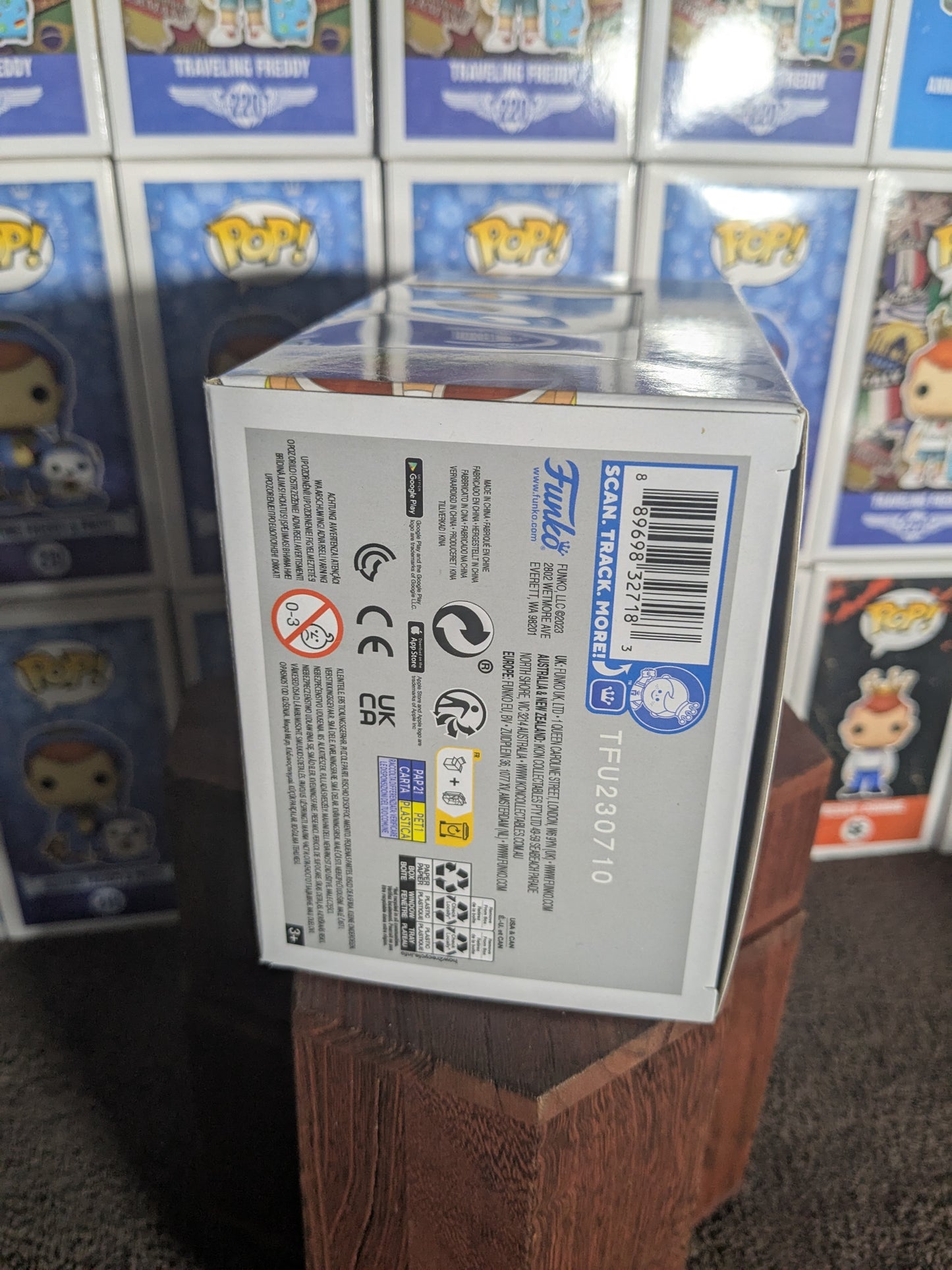 Funko pop 400 : Donquixote Doflamingo (Damaged Box)