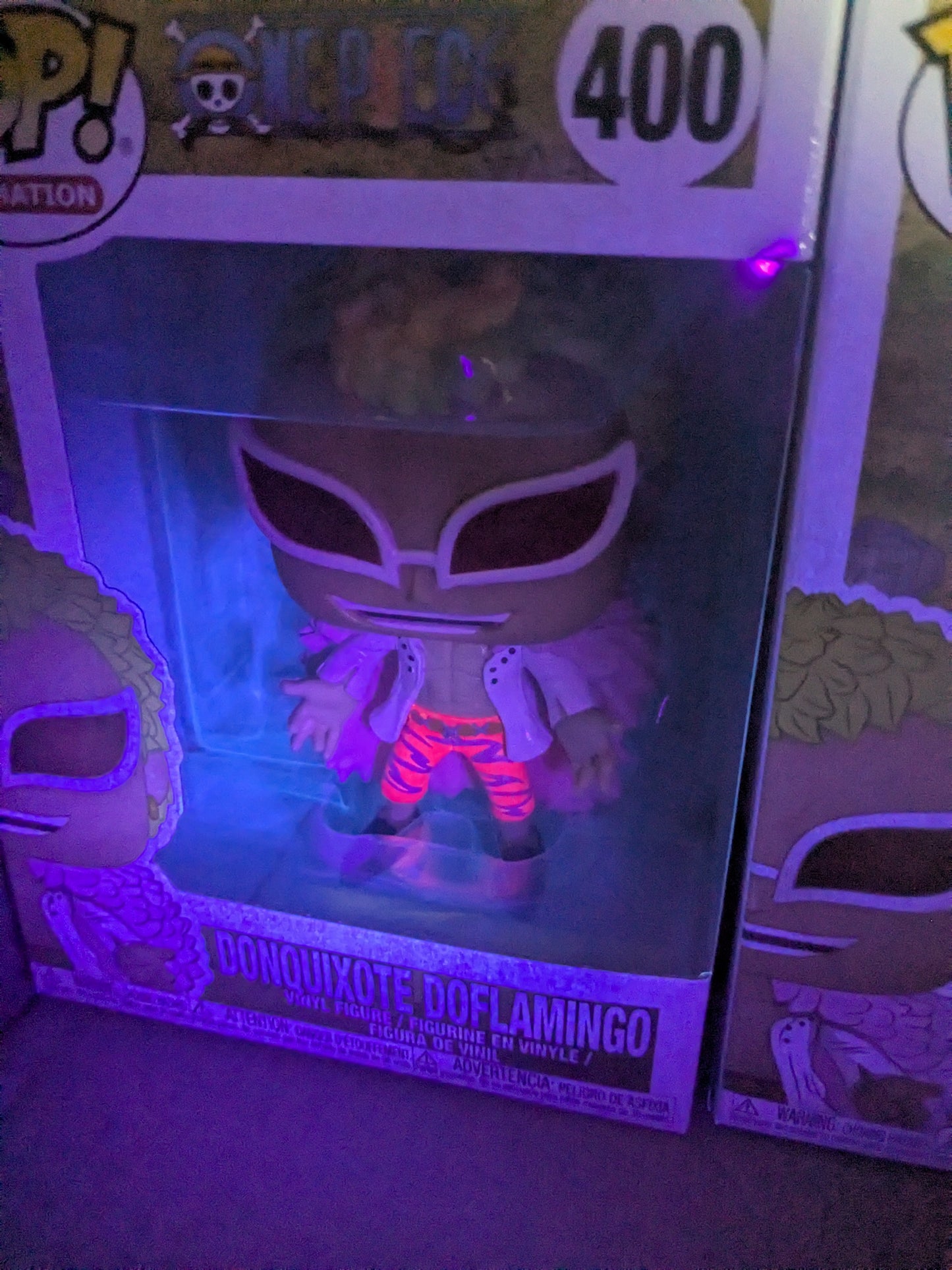 Funko pop 400 : Donquixote Doflamingo (Damaged Box)