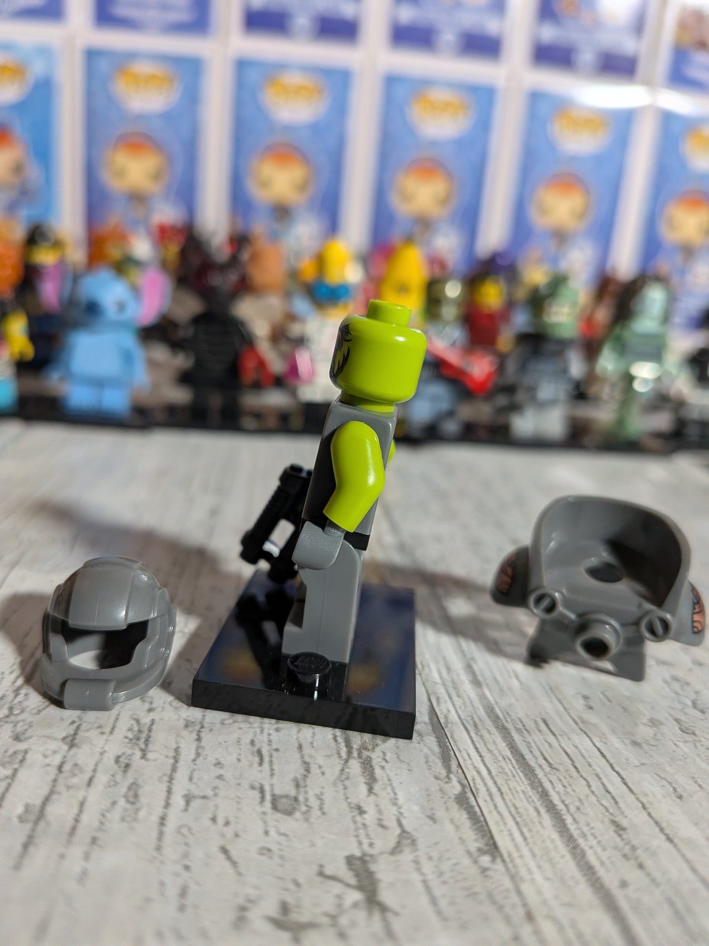 LEGO Minifigures - Alien Avenger