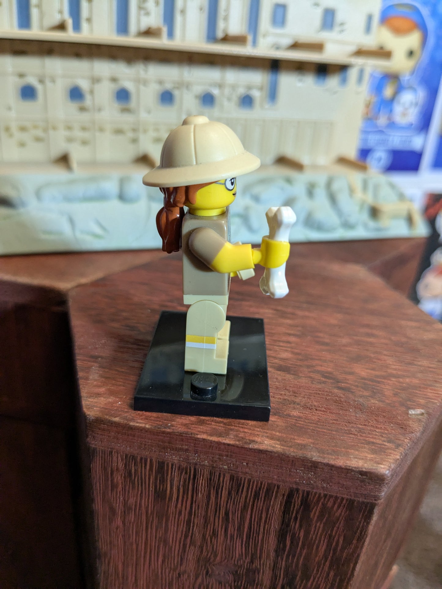 Lego Minifigures : Dinosaur Tracker