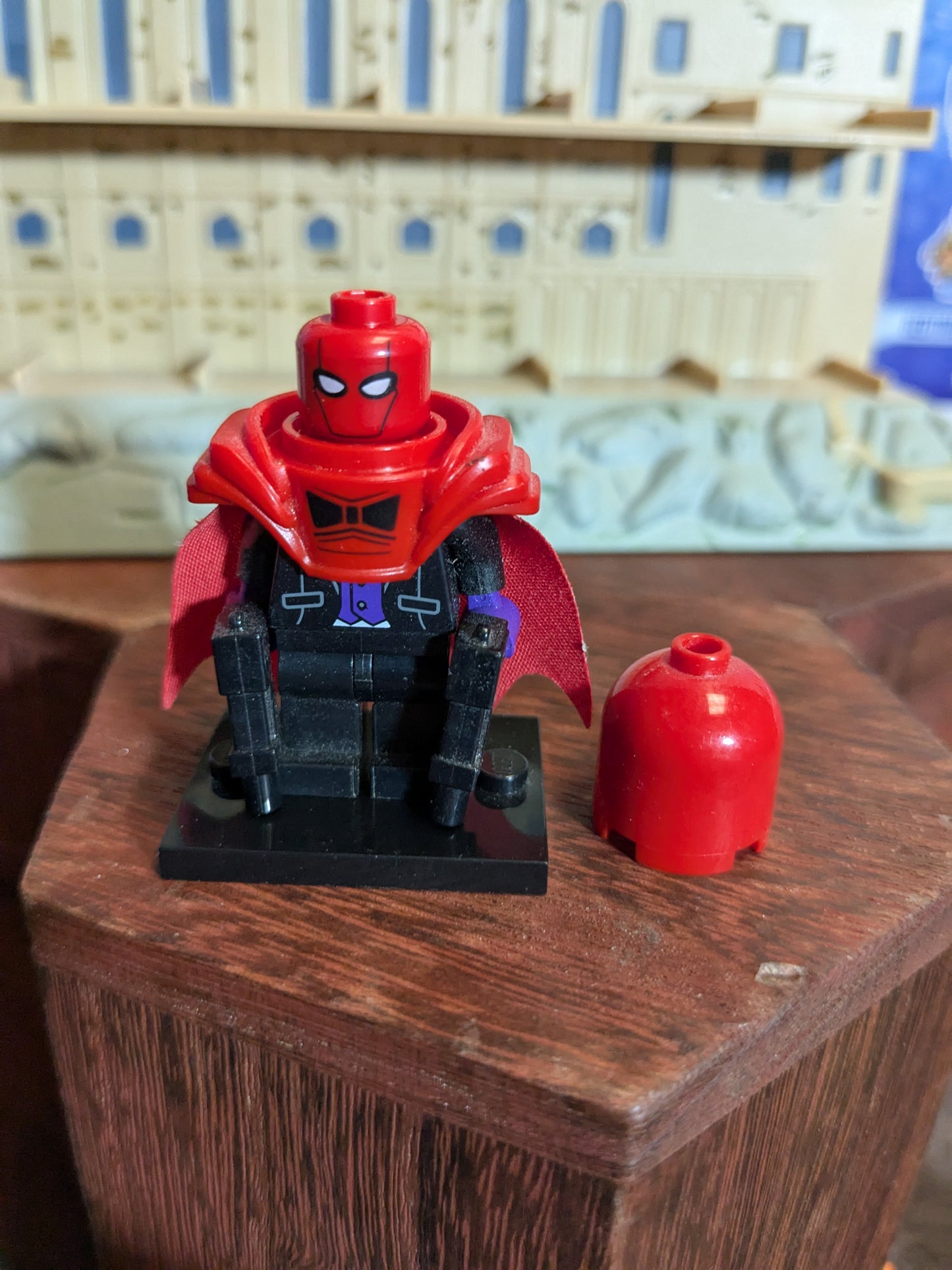 Lego Minifigures : Red Hood