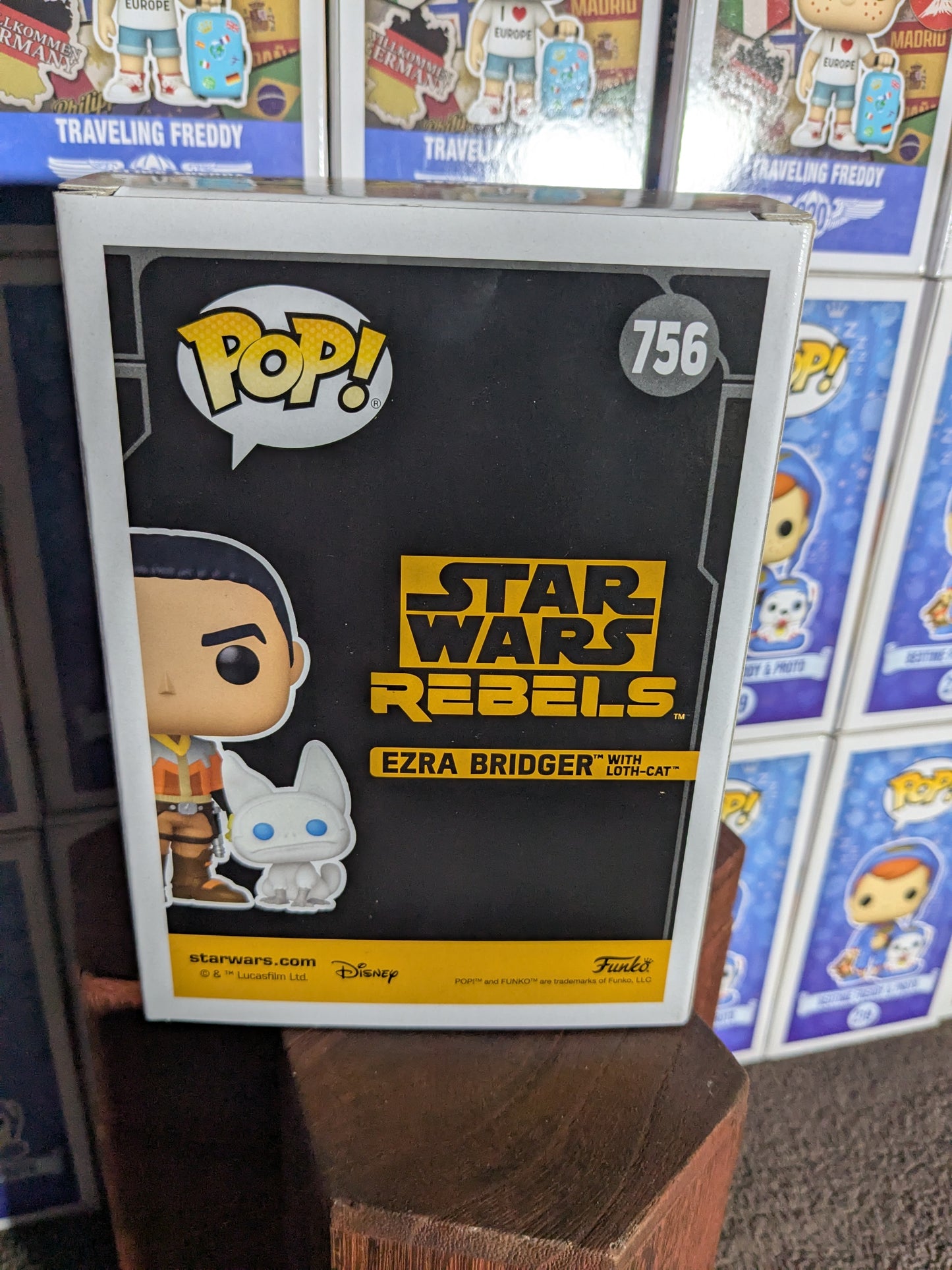 Funko pop 756 : Ezra Bridger with Loth-Cat (AE) - CapyToys