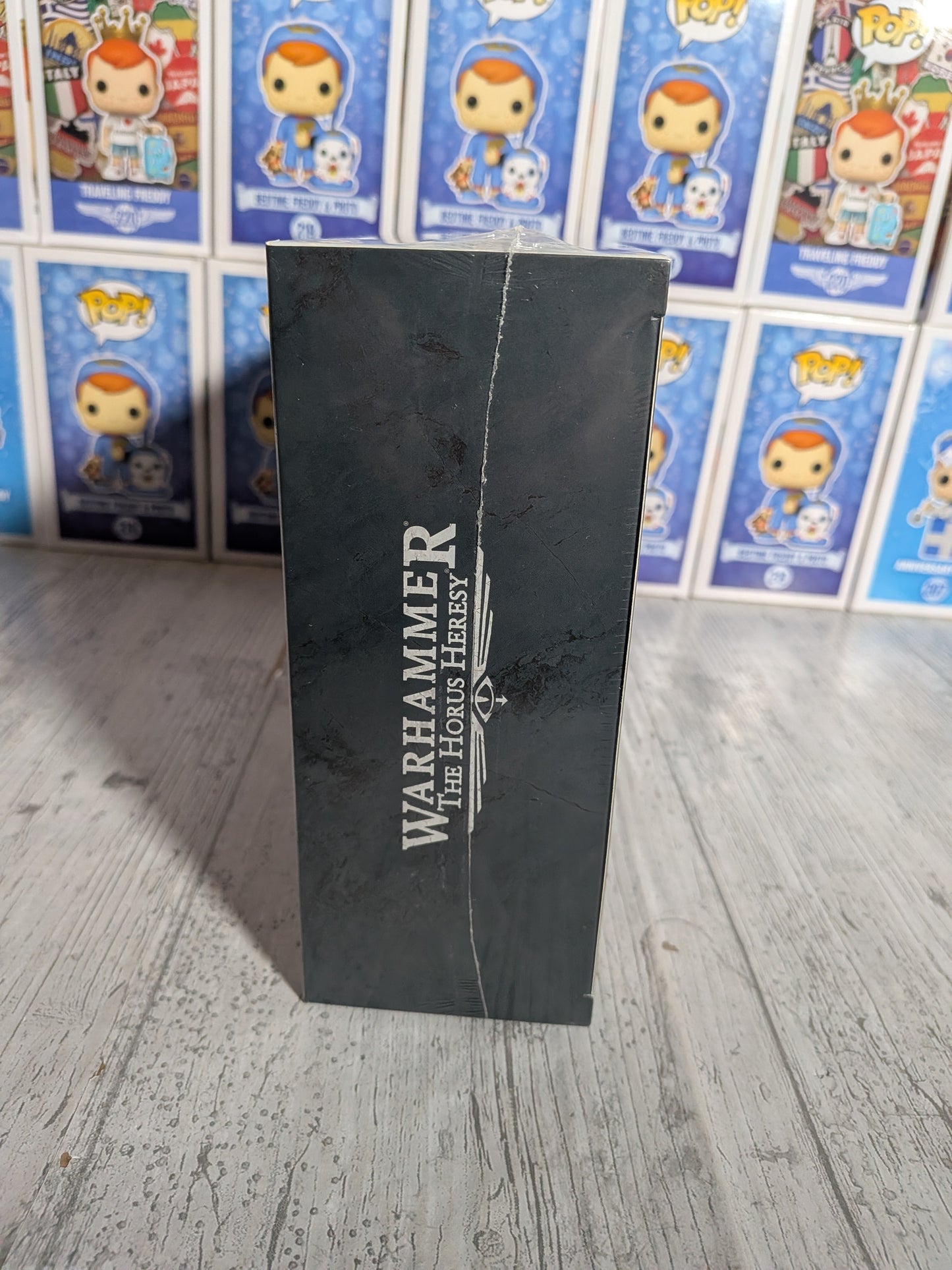 JoyToy Warhammer The Horus Heresy - Legio Custodes Aquilon Terminator Squad Aquilon with Lastrum Storm Bolter (13,7cm)