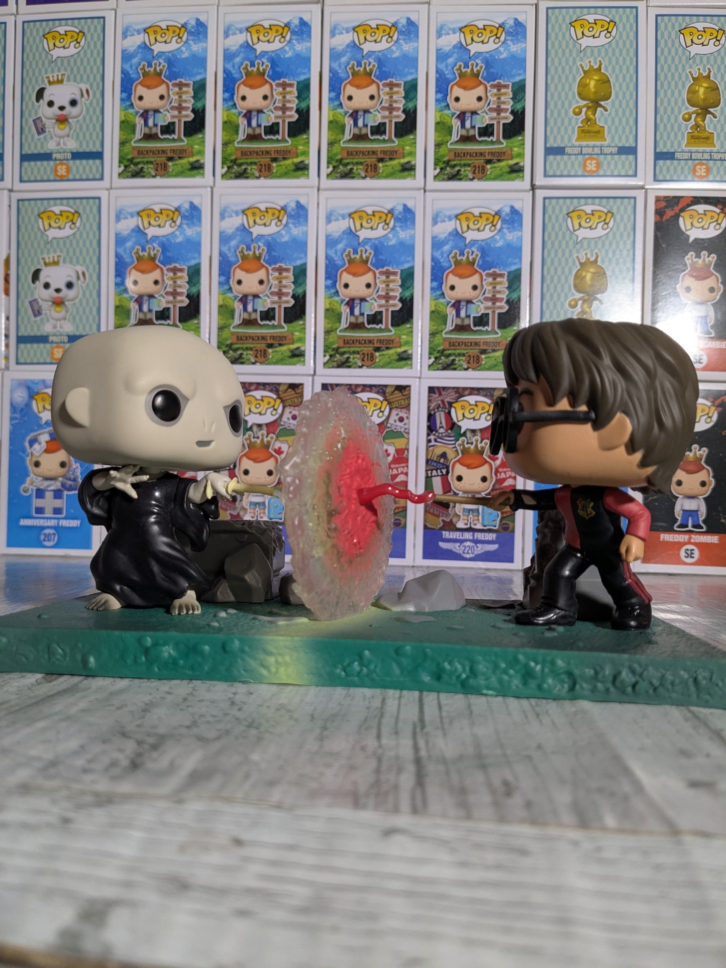Funko pop 119 : Harry vs Voldemort (Opened/Damaged Box)
