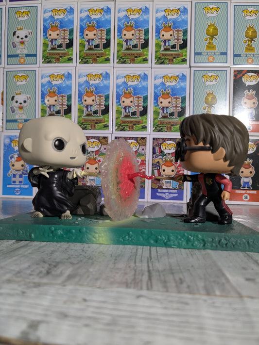 Funko pop 119 : Harry vs Voldemort (Opened/Damaged Box)