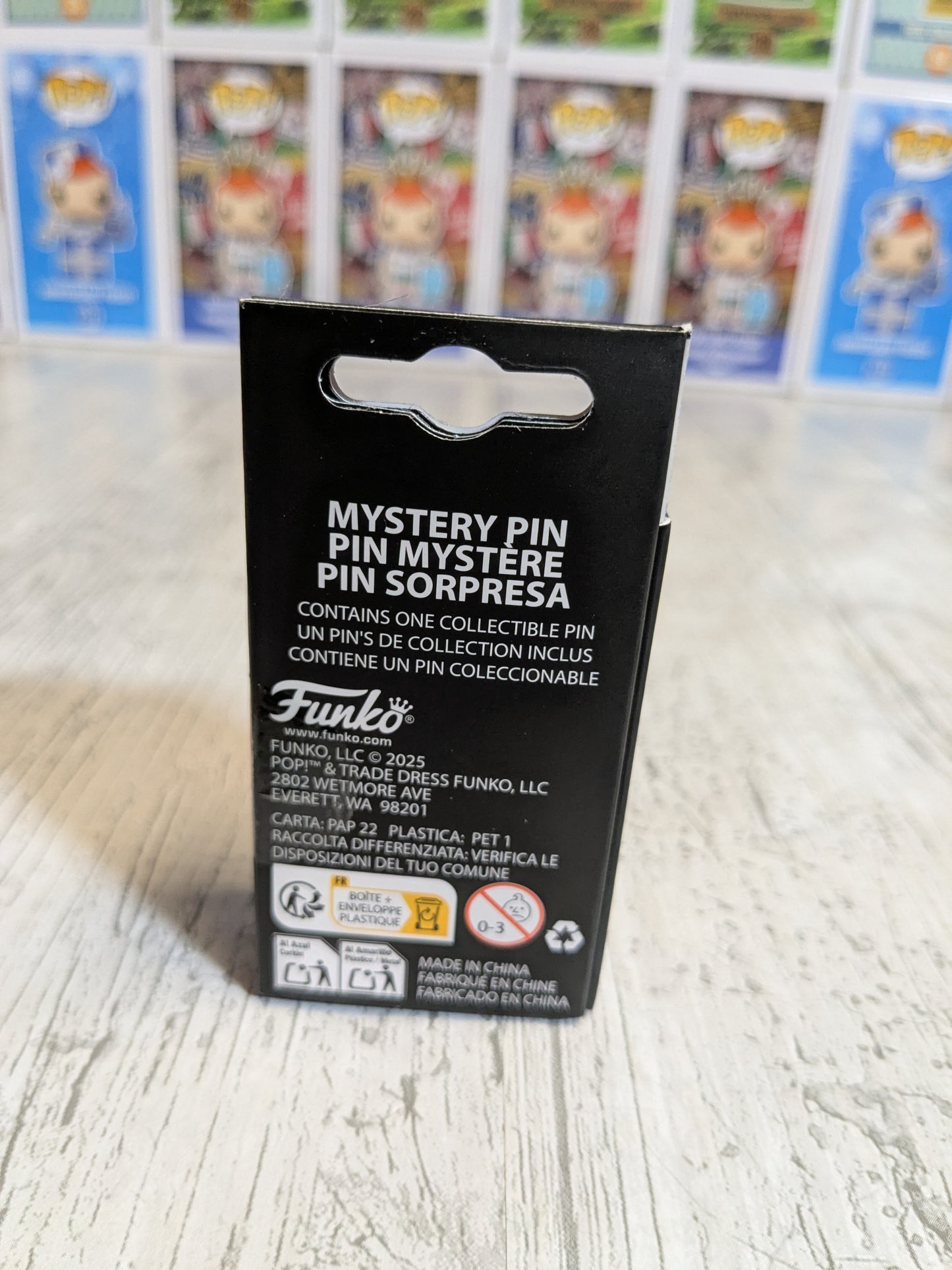 Funko Europe 5th Anniversary Mystery Pin - Traveling Freddy