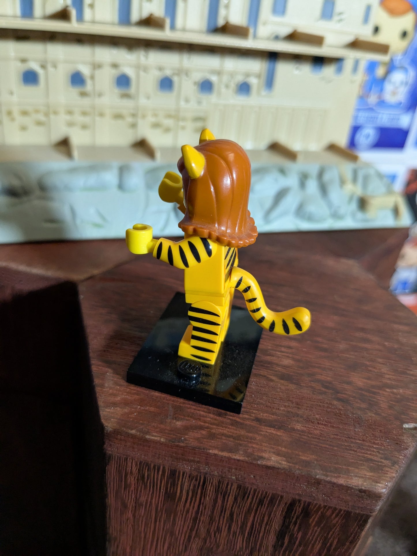 Lego Minifigures : Tiger Woman