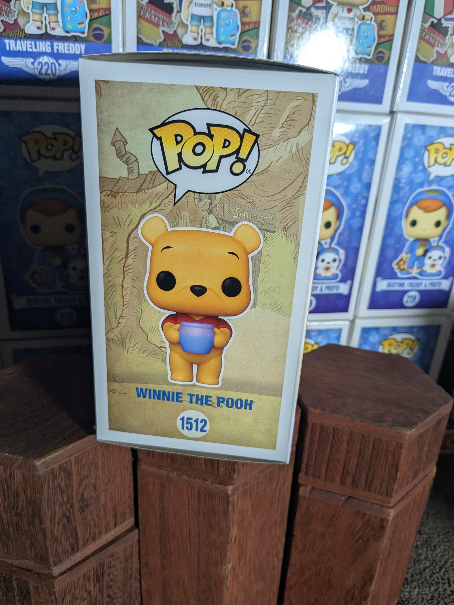 Funko pop 1512 : Winnie the Pooh (Flocked / Damaged Box)